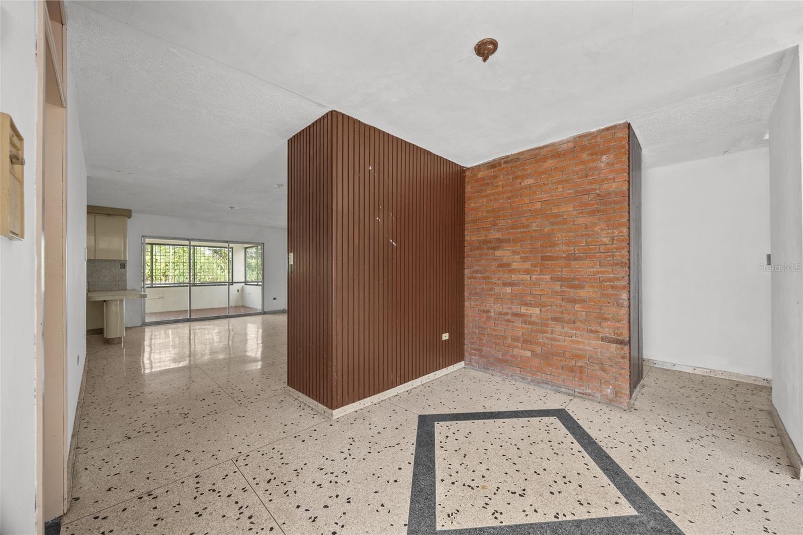 5 Toledo St Property Photo 4