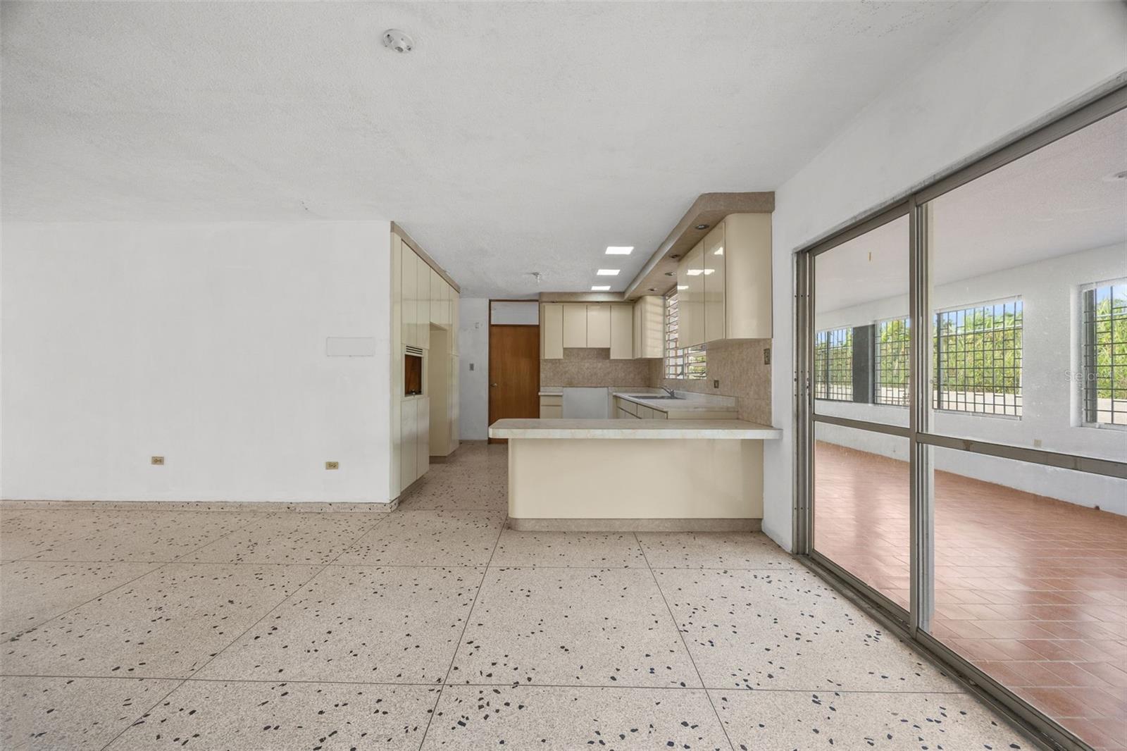 5 Toledo St Property Photo 6
