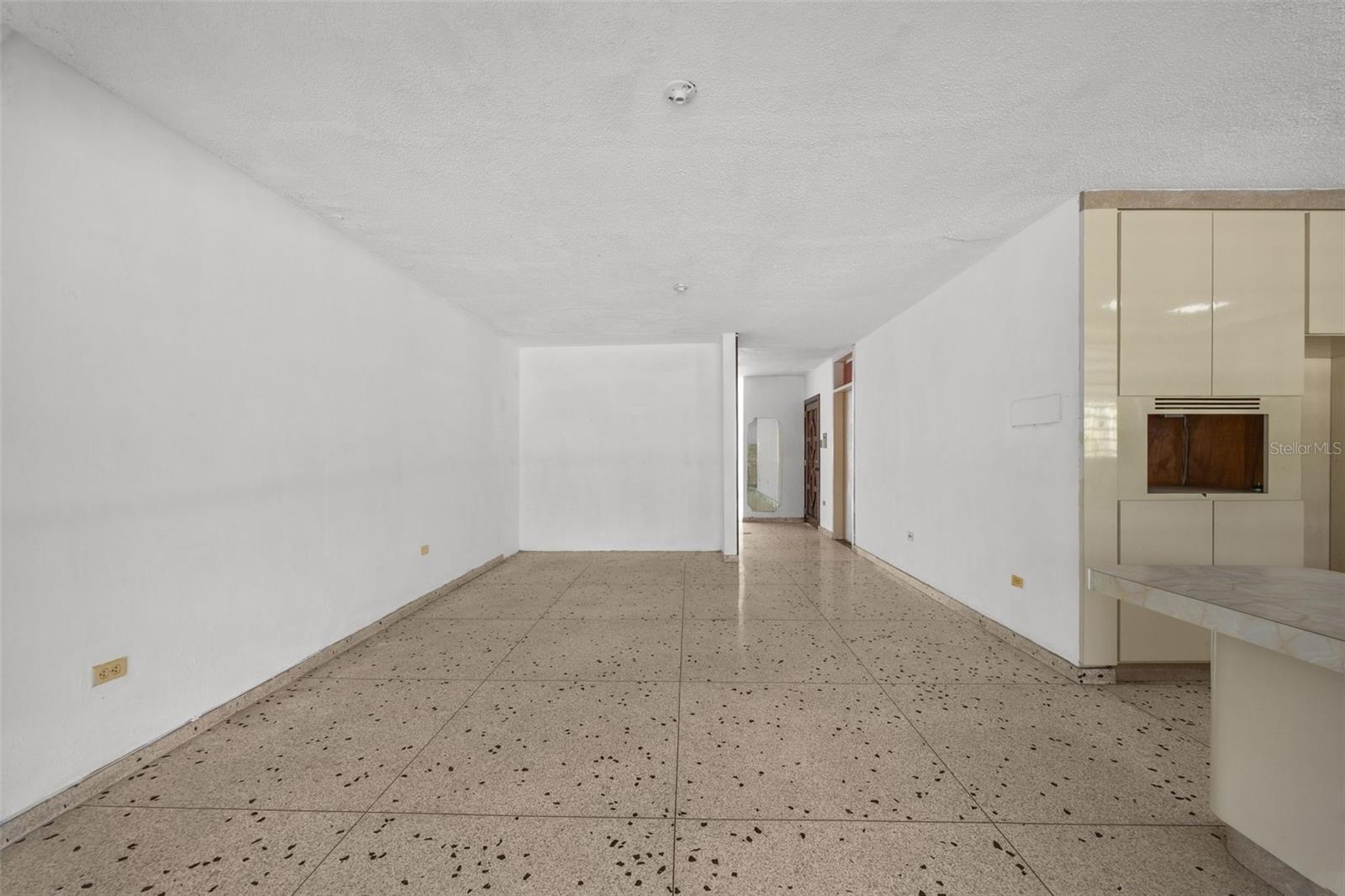 5 Toledo St Property Photo 8