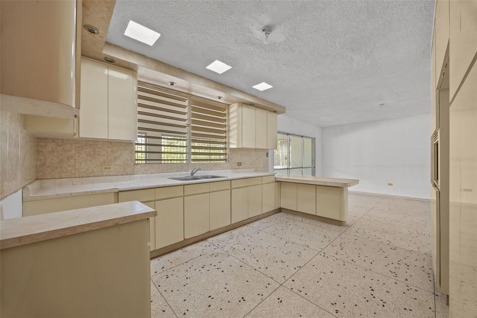 5 Toledo St Property Photo 9