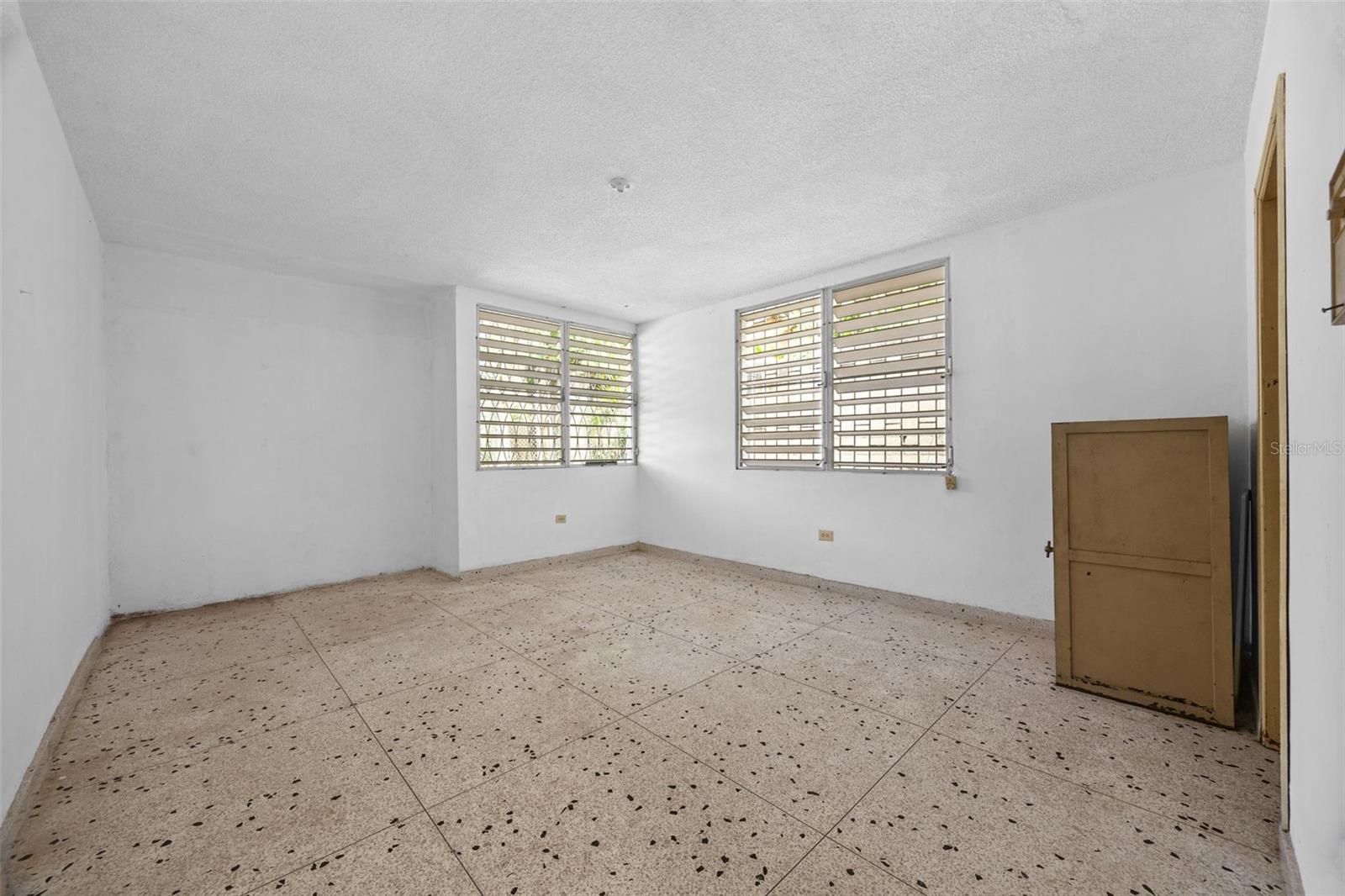 5 Toledo St Property Photo 12