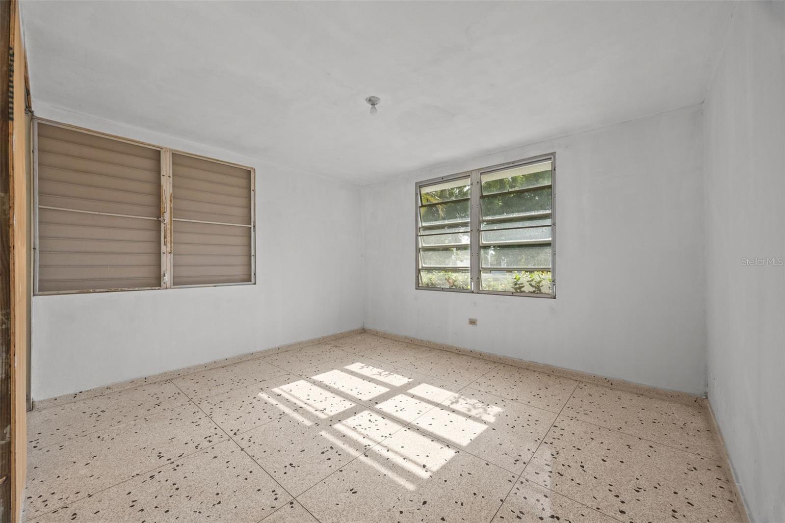 5 Toledo St Property Photo 16