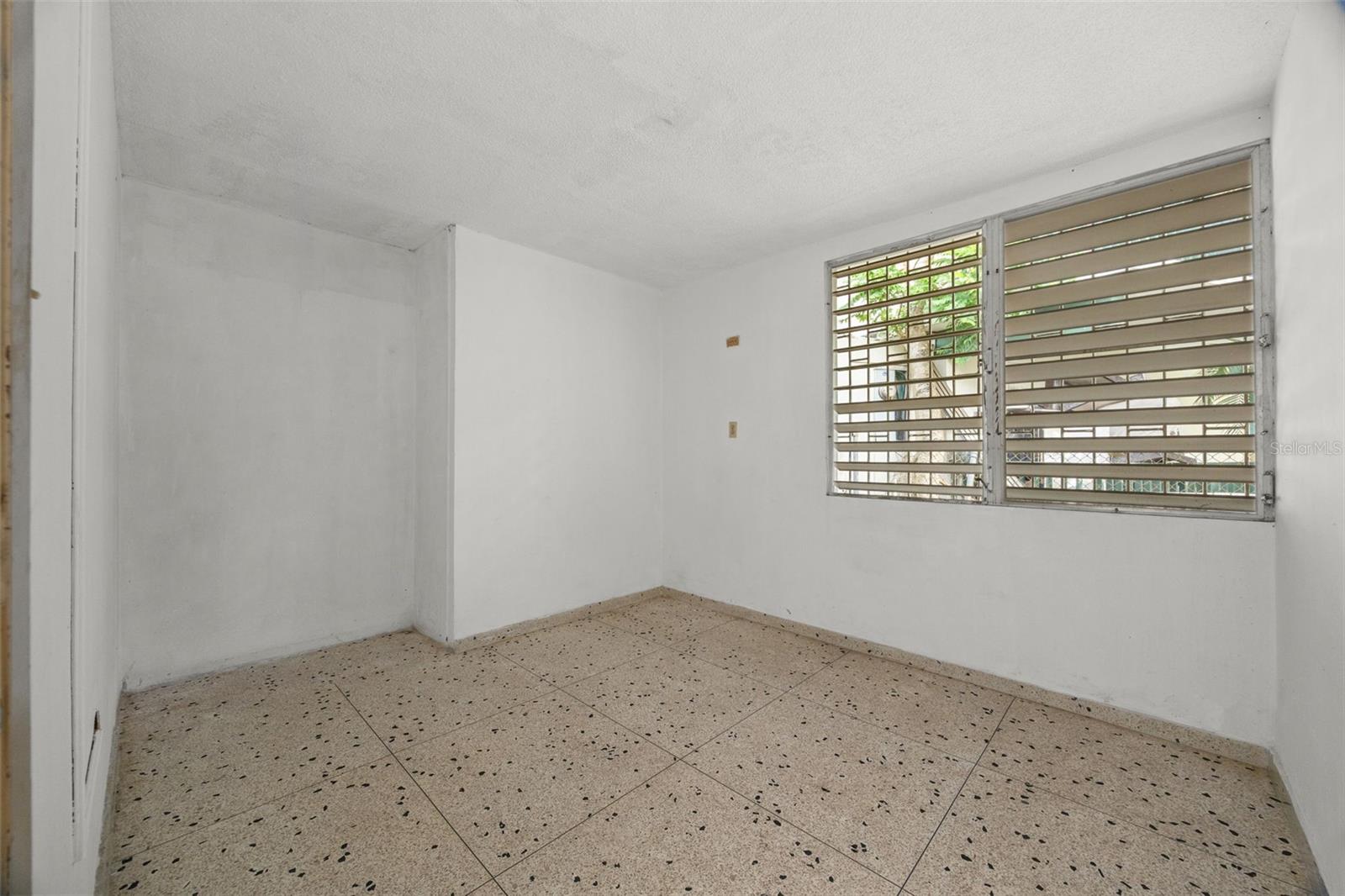 5 Toledo St Property Photo 17