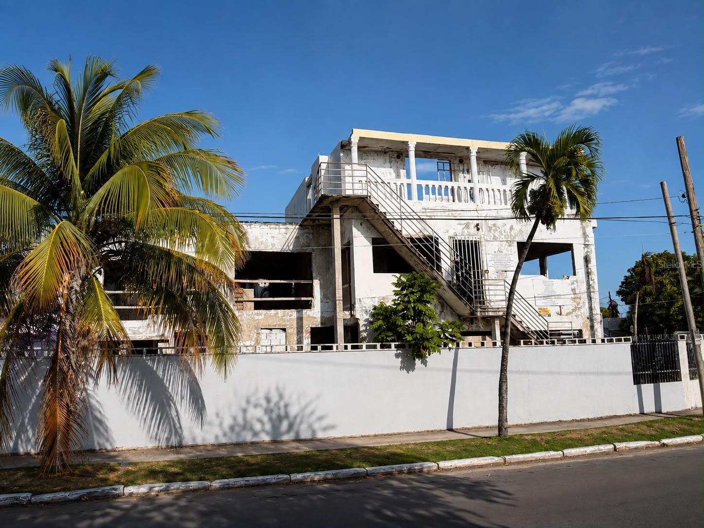 2151 CALLE CACIQUE Property Photo 1
