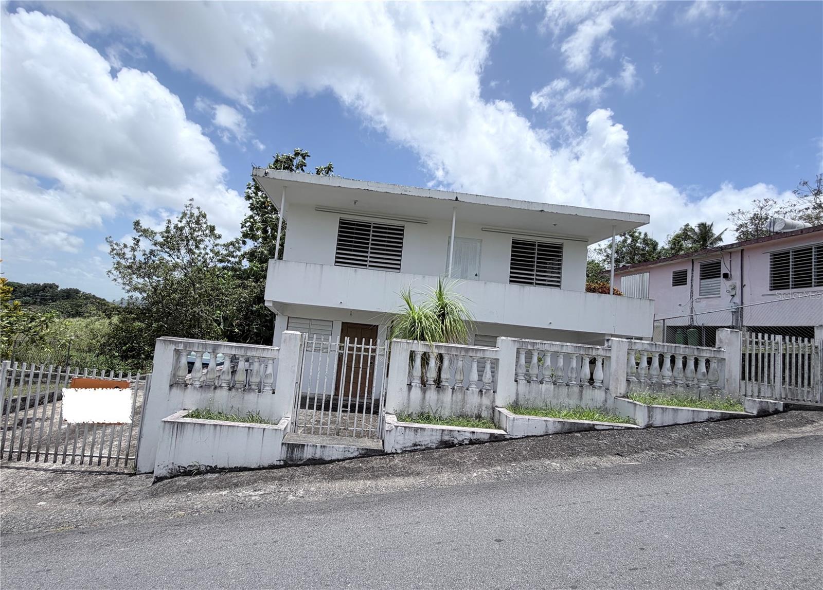 916 Km 3.7 Property Photo 1