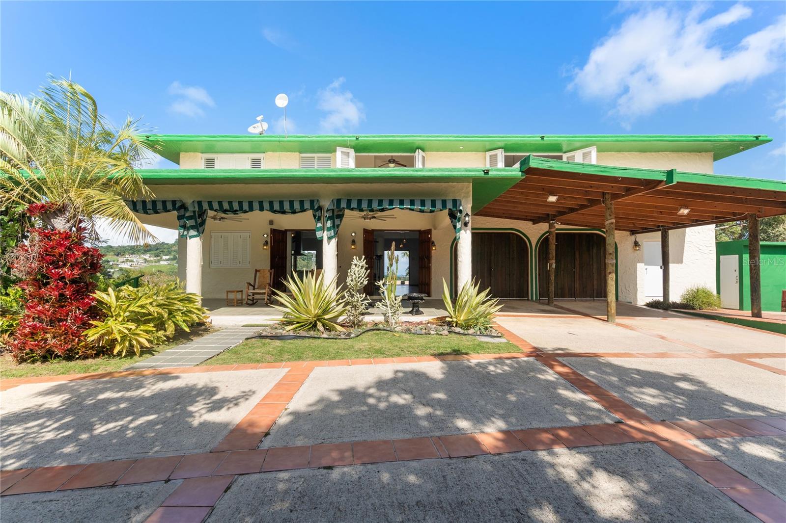 59 Reina Isabel Property Photo 1