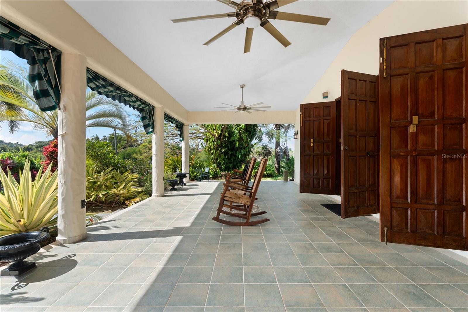 59 Reina Isabel Property Photo 4