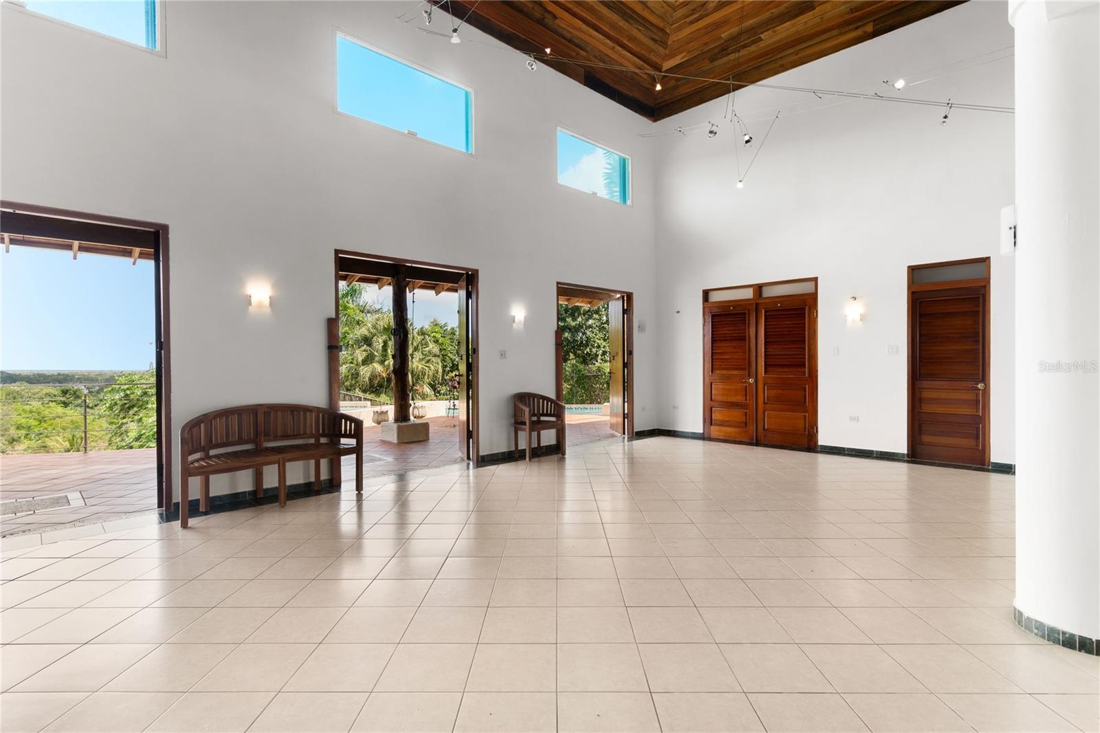 59 Reina Isabel Property Photo 16