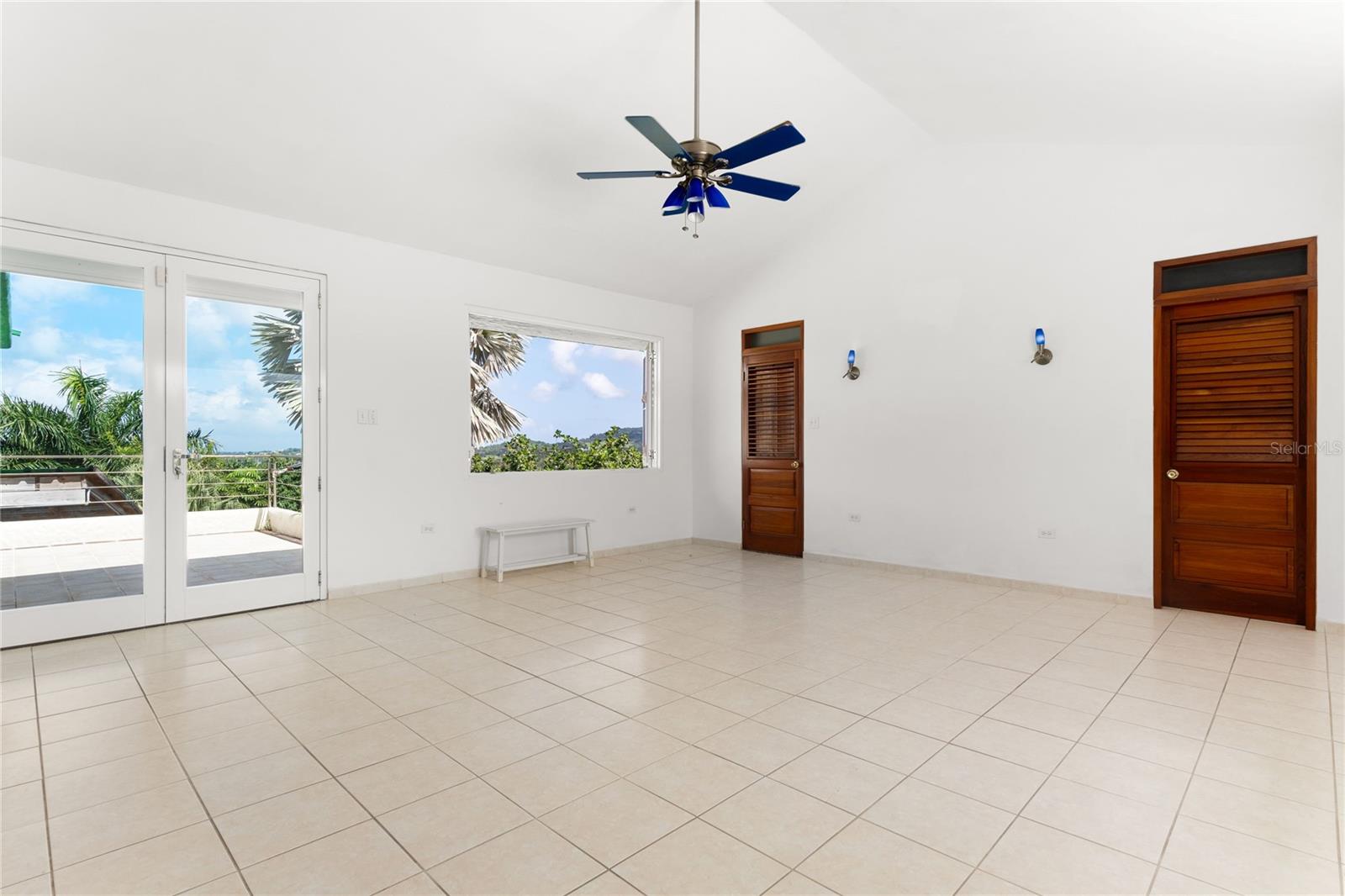 59 Reina Isabel Property Photo 23