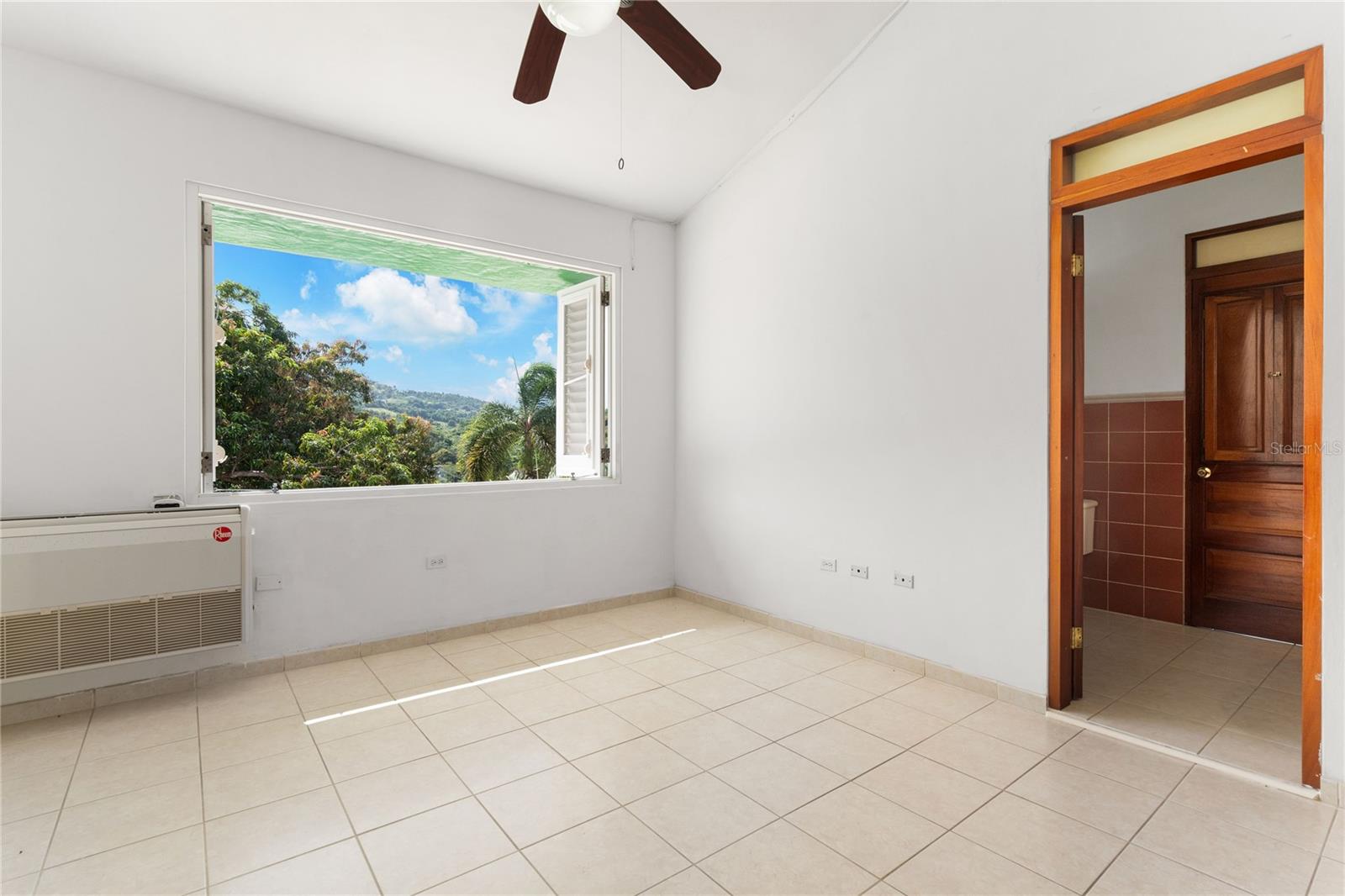 59 Reina Isabel Property Photo 29