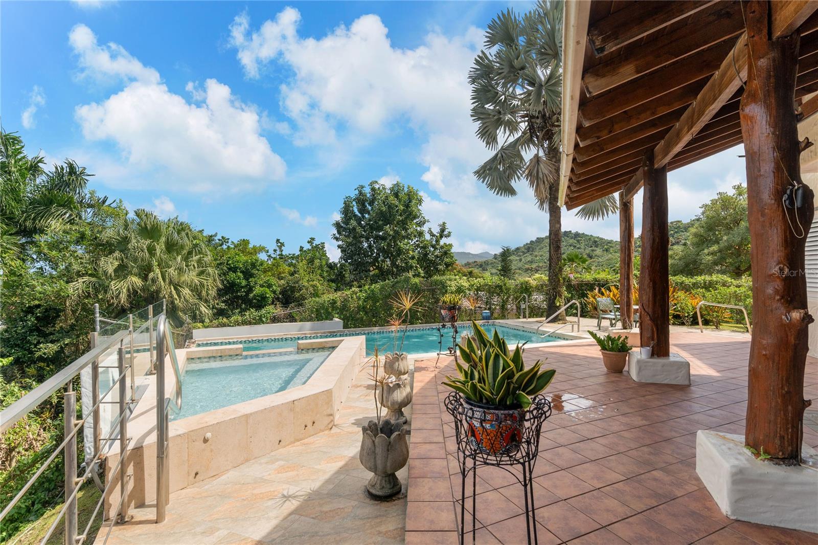 59 Reina Isabel Property Photo 32