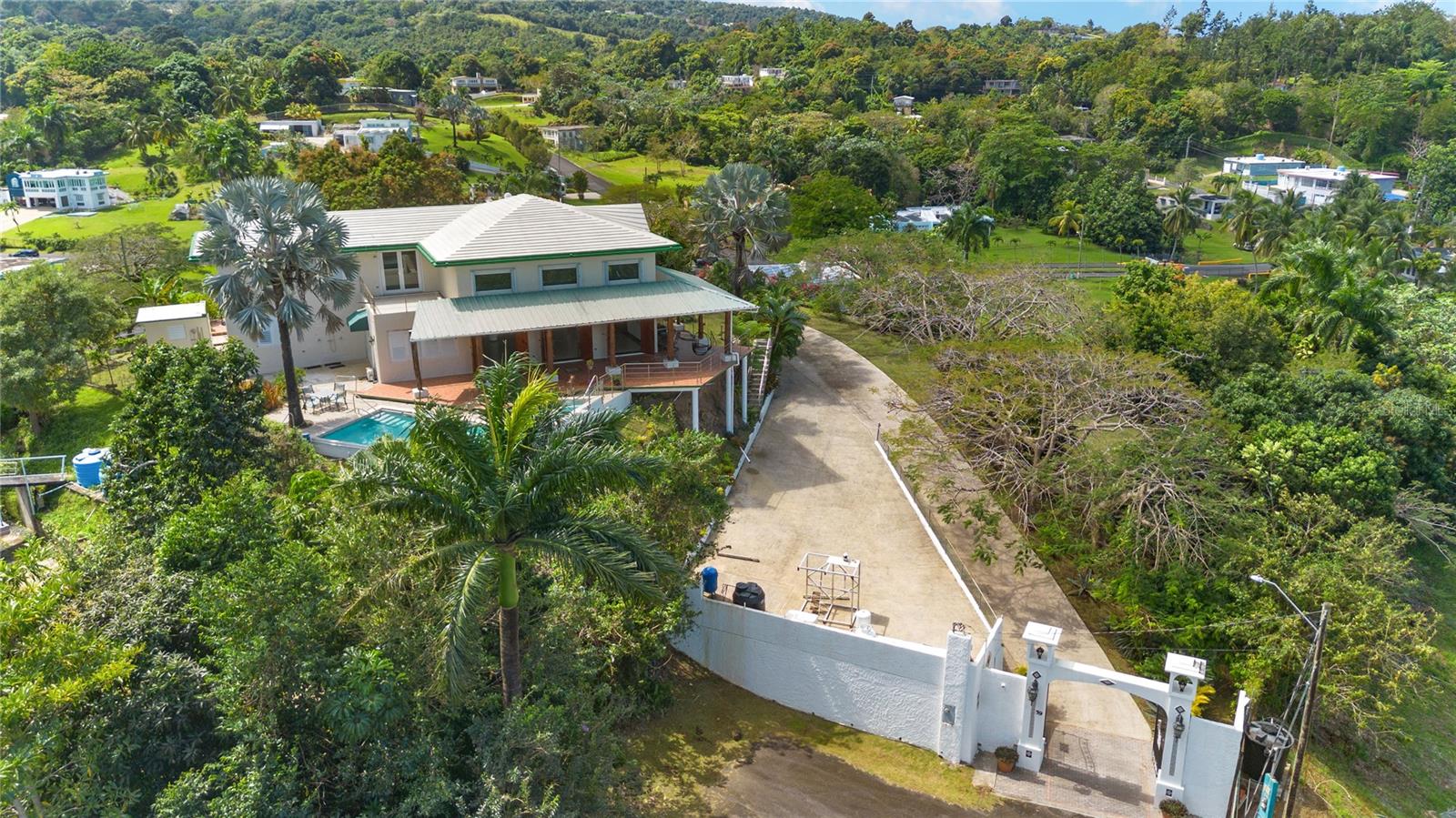 59 Reina Isabel Property Photo 38