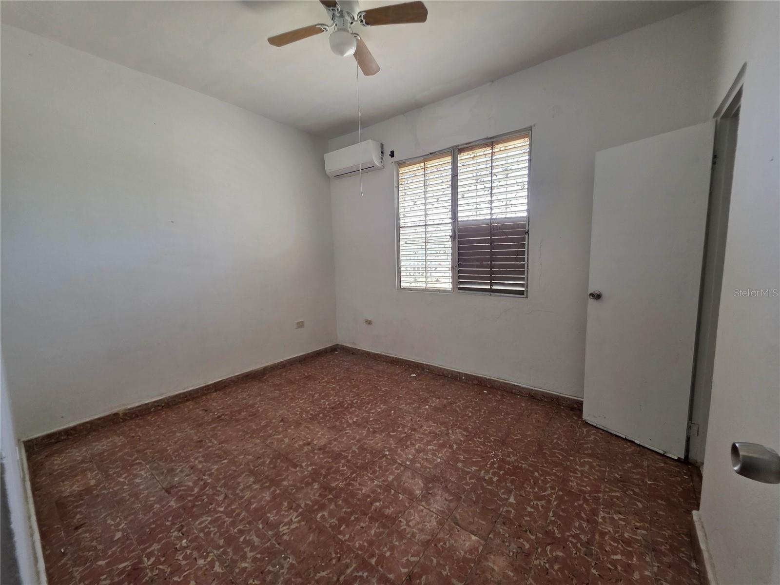 150 Romaguera St Property Photo 14
