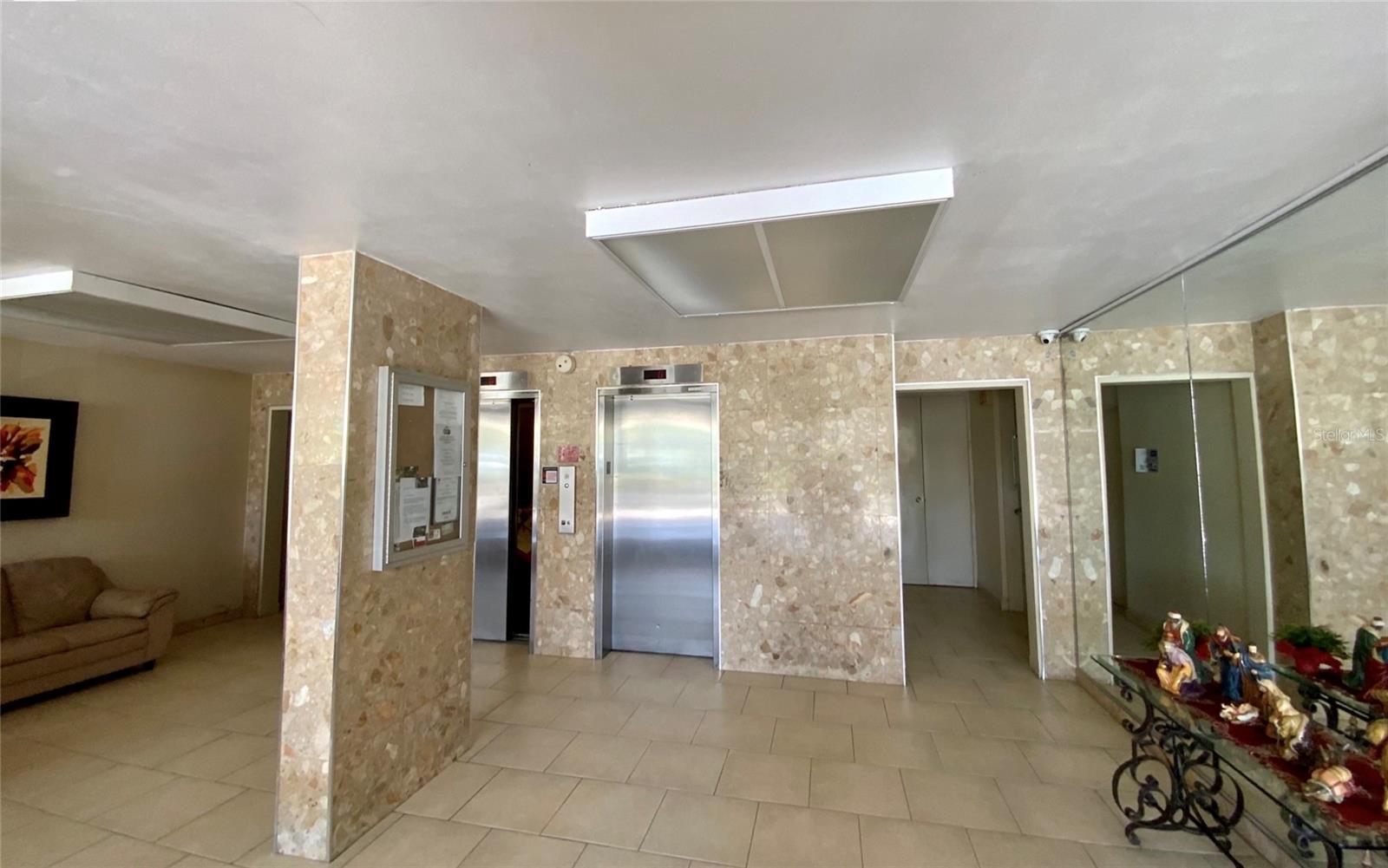 552 Austral #403 Property Photo 2