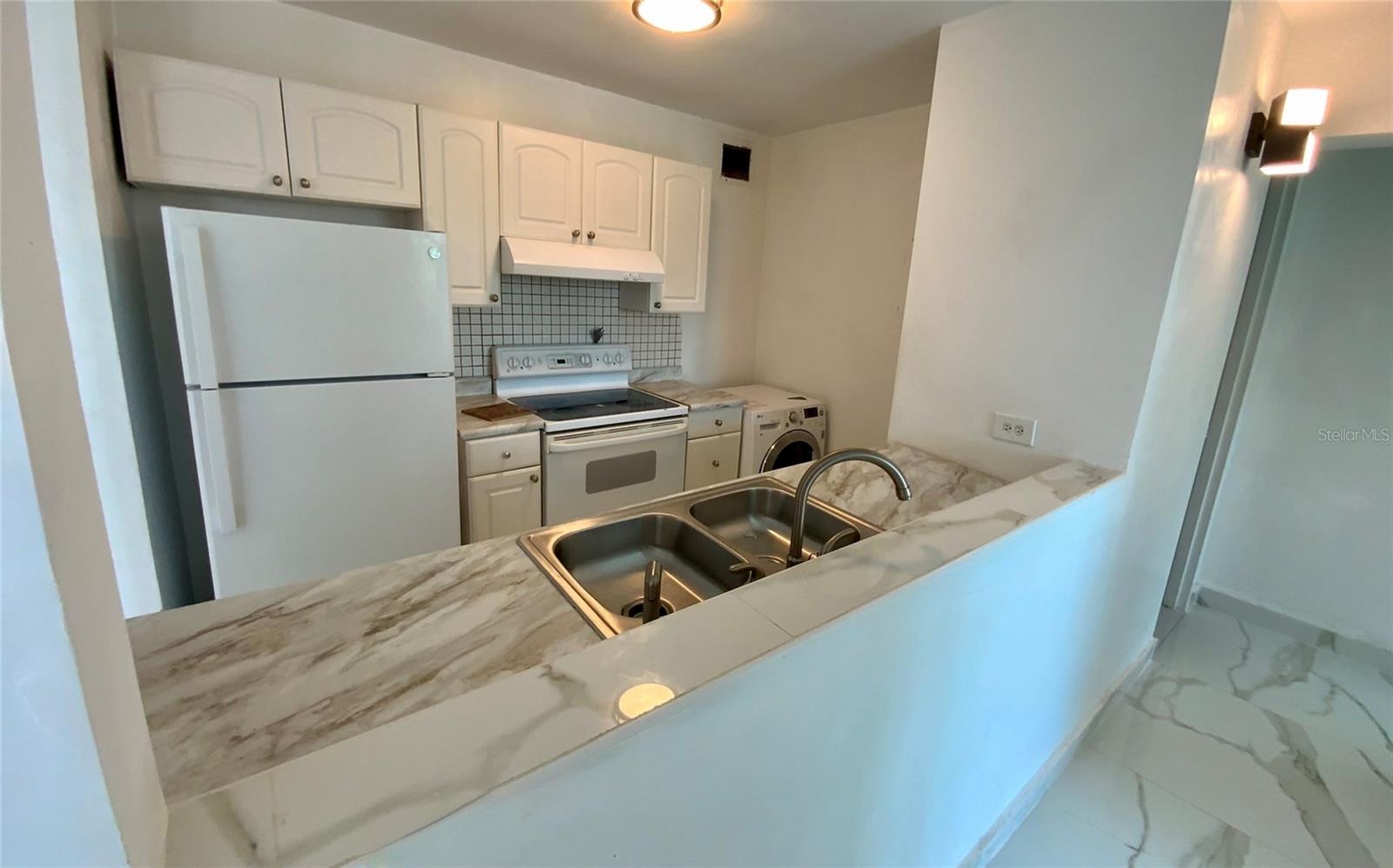 552 Austral #403 Property Photo 6