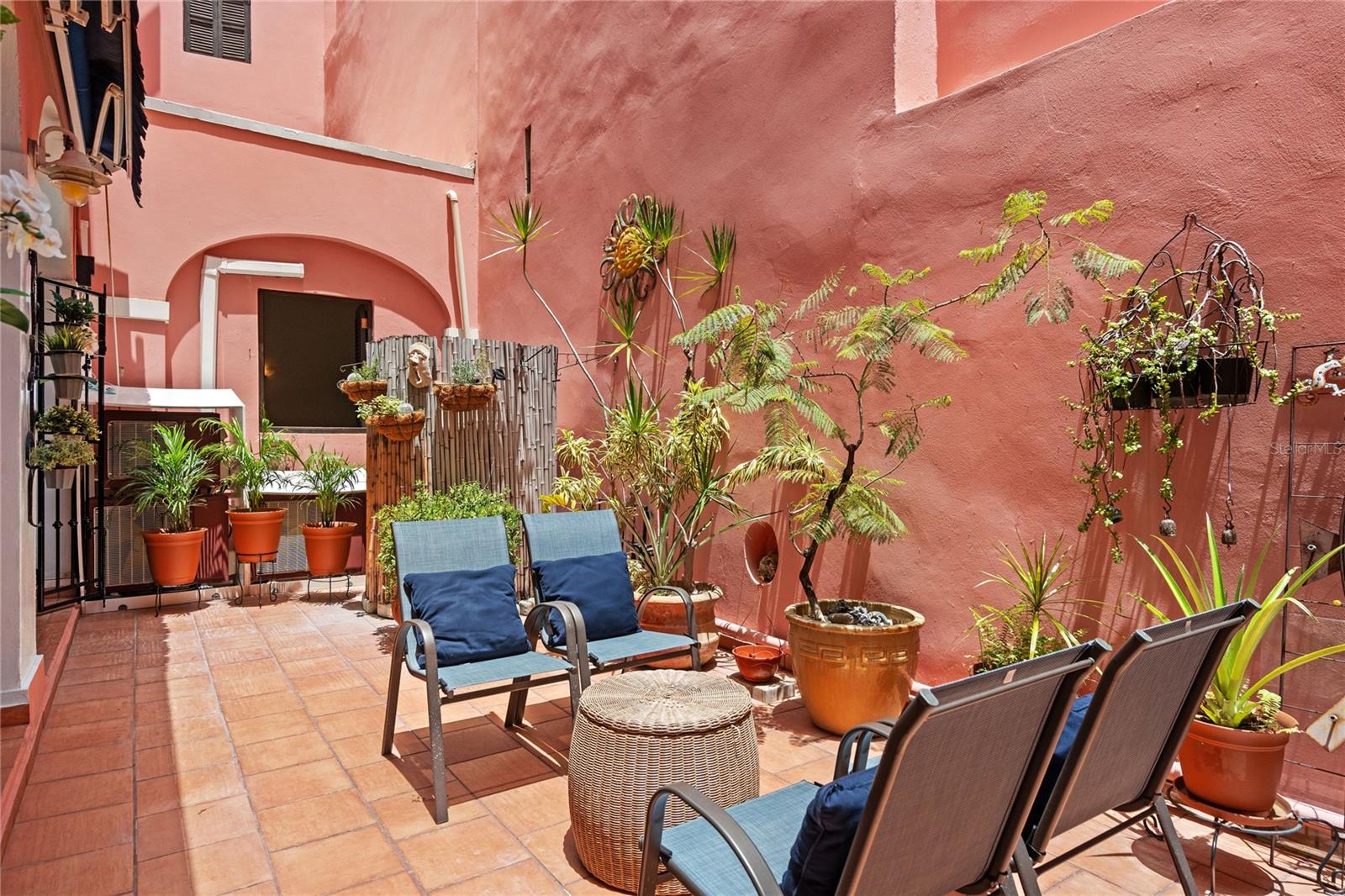 53 San Justo #a2 Property Photo 2