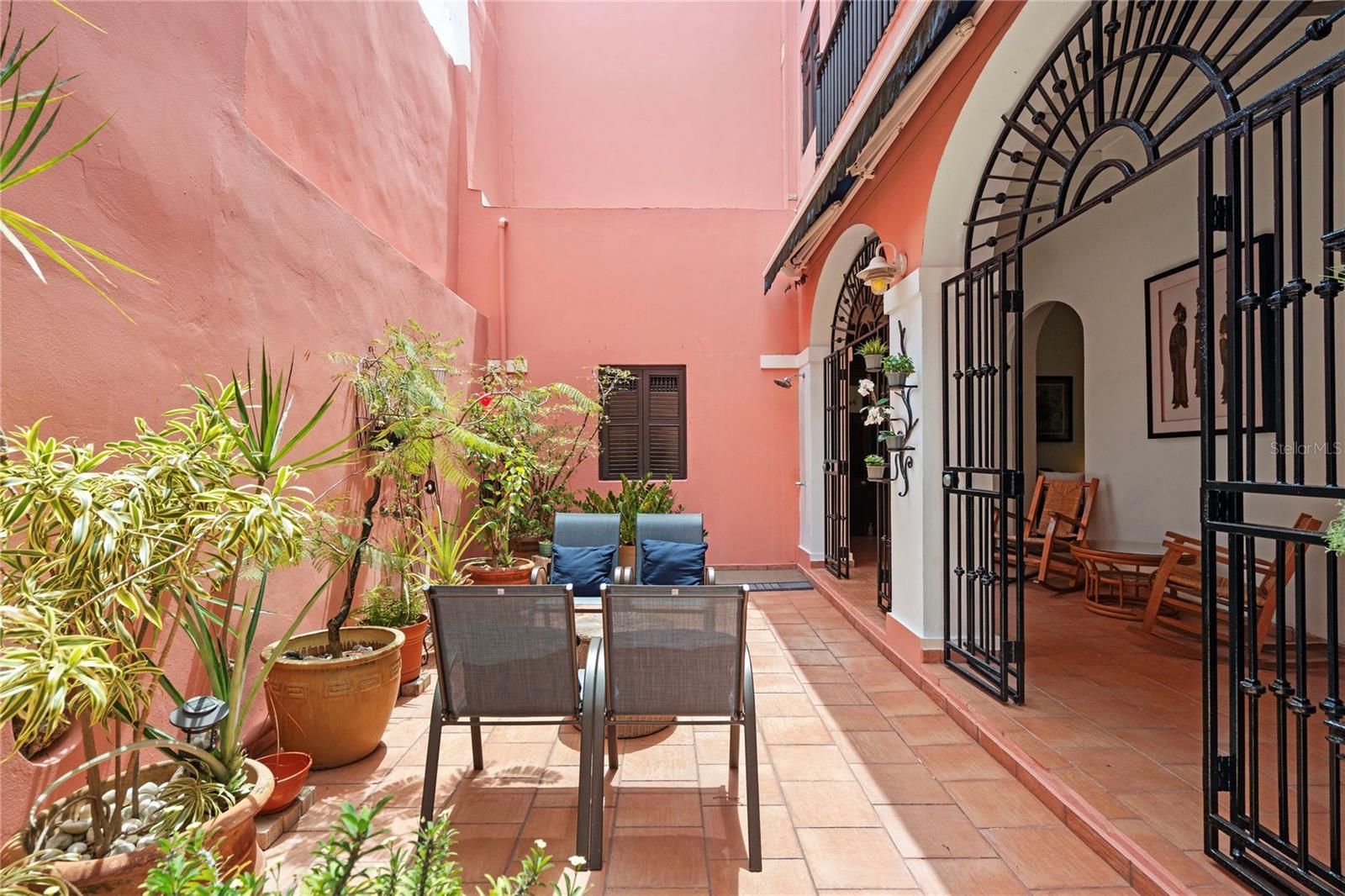 53 San Justo #a2 Property Photo 9