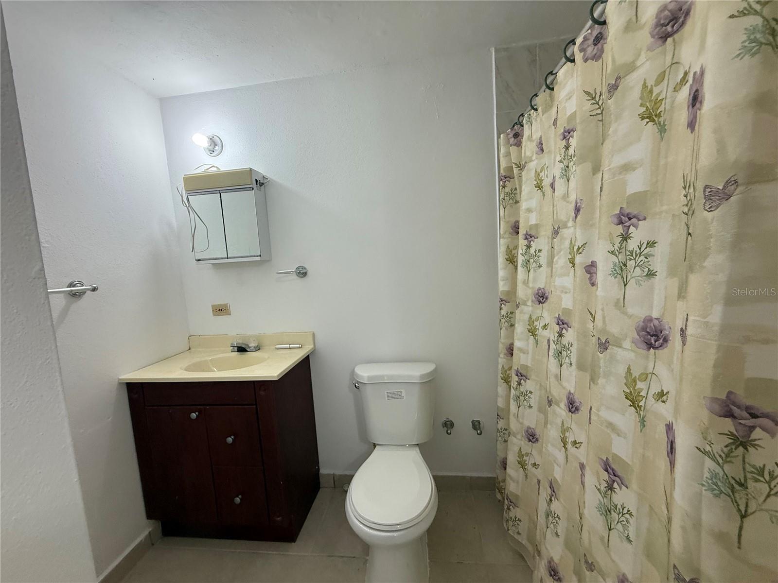 223 Almendro Property Photo 4