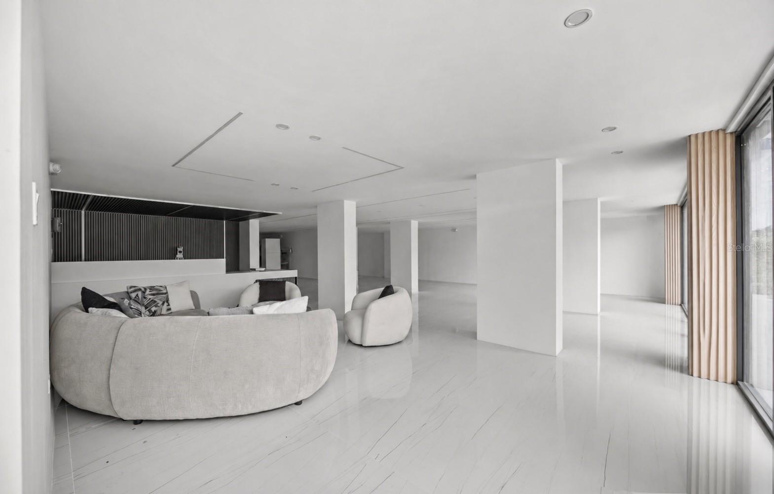 167 Royal Gardens B-9 Property Photo 6