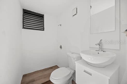 167 Royal Gardens B-9 Property Photo 15