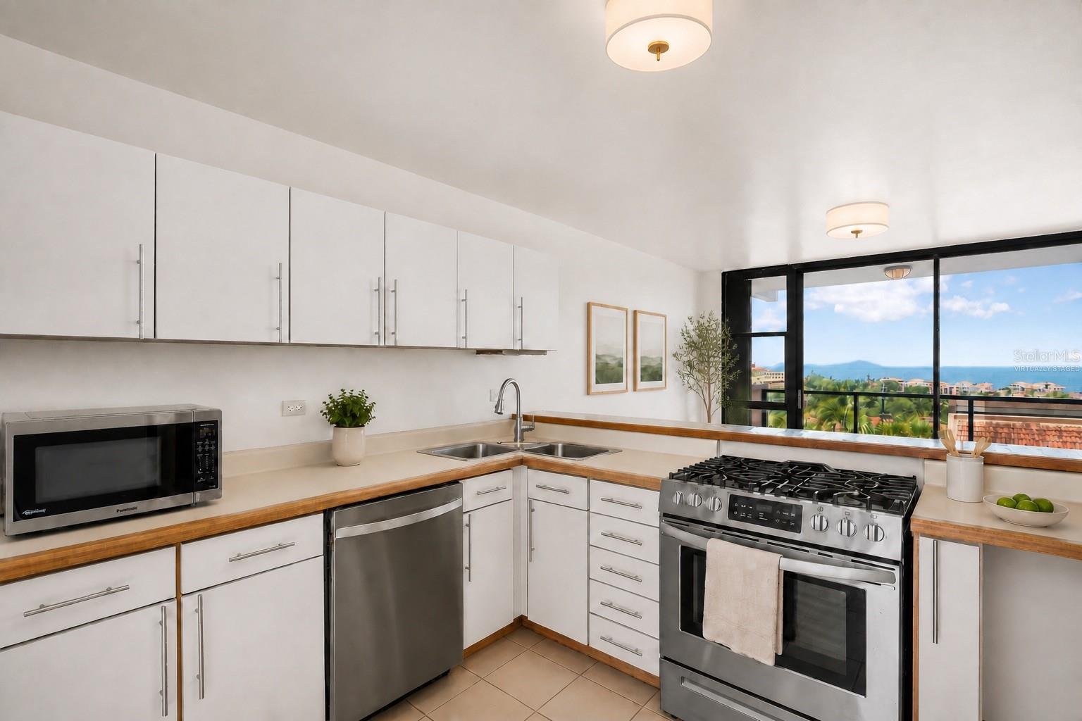 170 Palmas Drive #b20 Property Photo 7