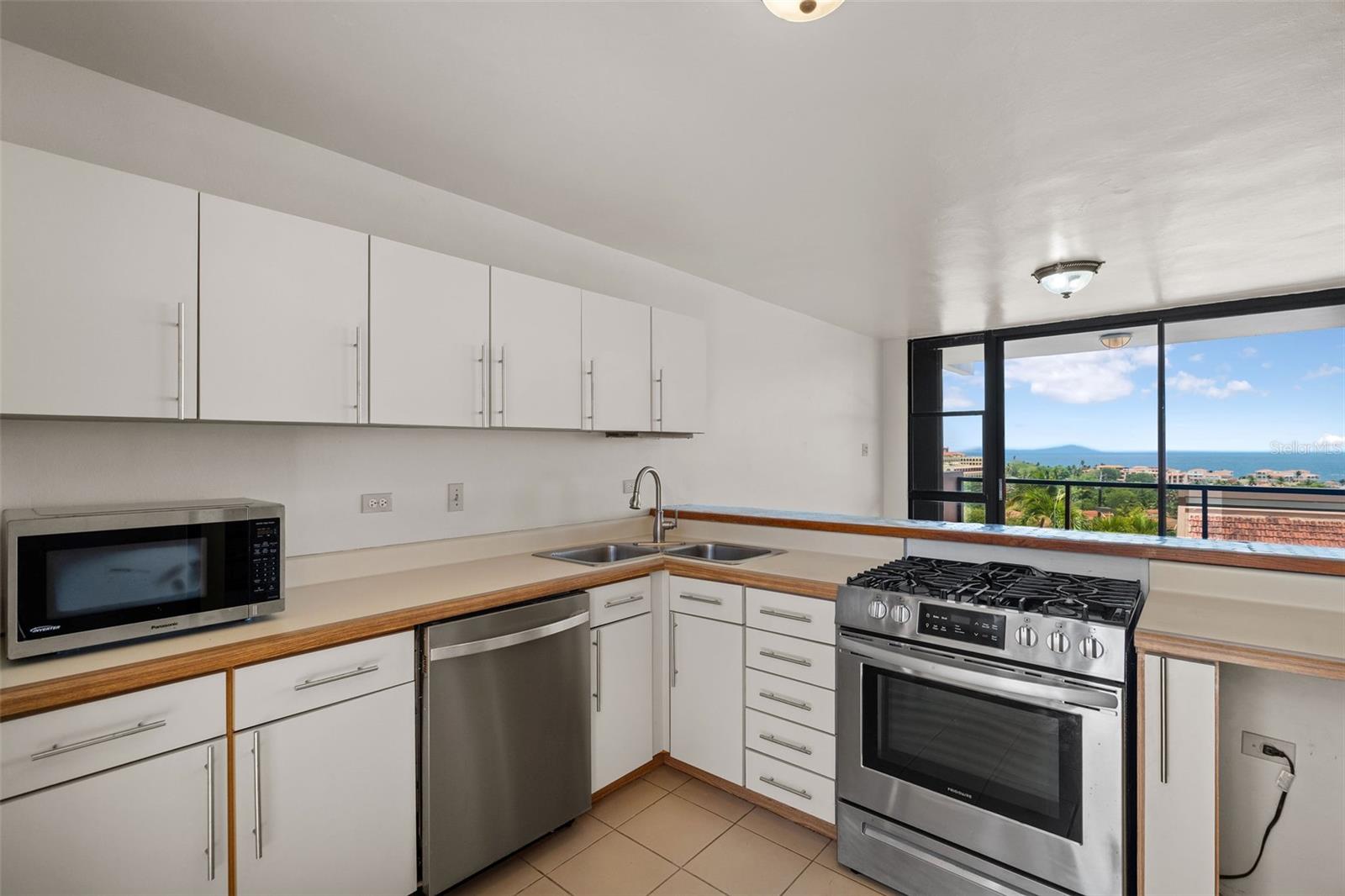 170 Palmas Drive #b20 Property Photo 26