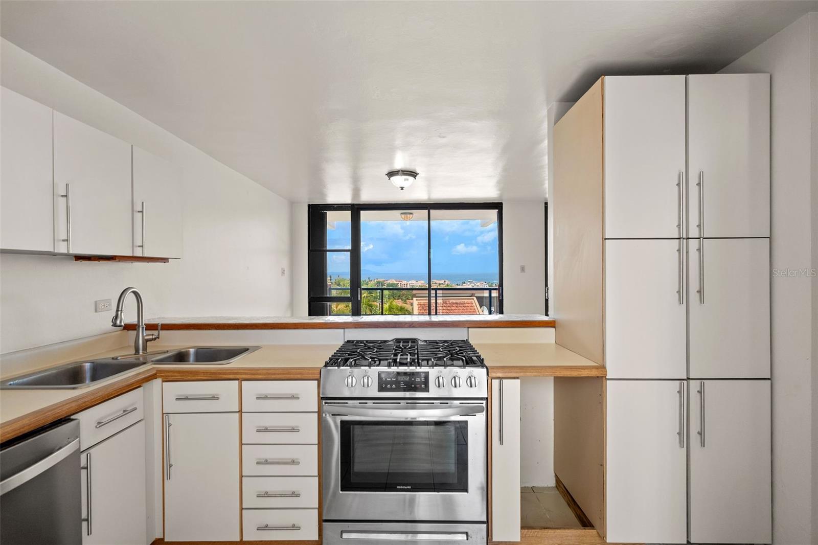 170 Palmas Drive #b20 Property Photo 27