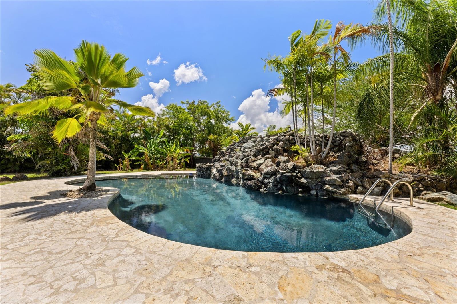 PR9123340 Property Photo 33