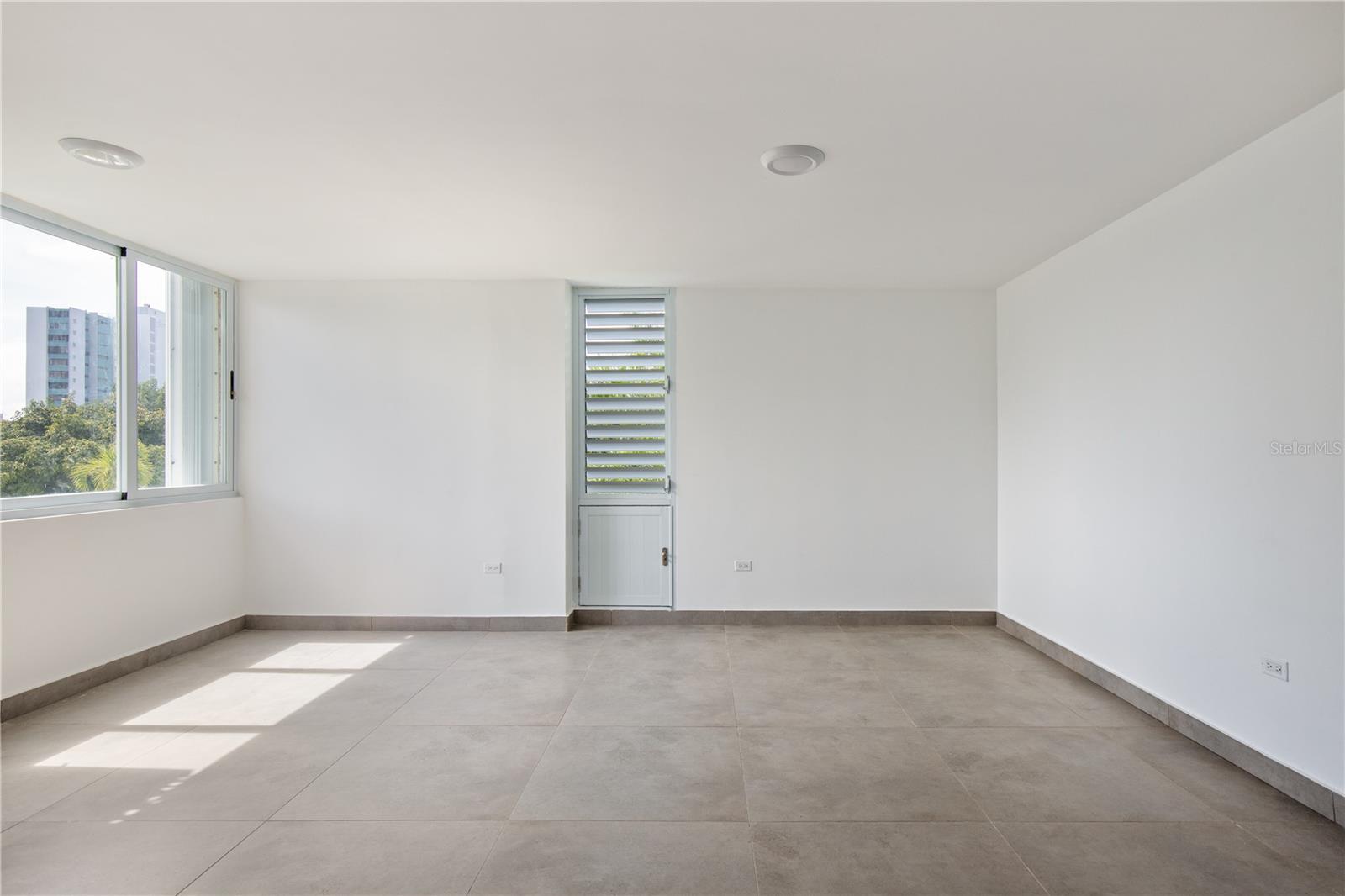 154 Taft #304 Property Photo 5