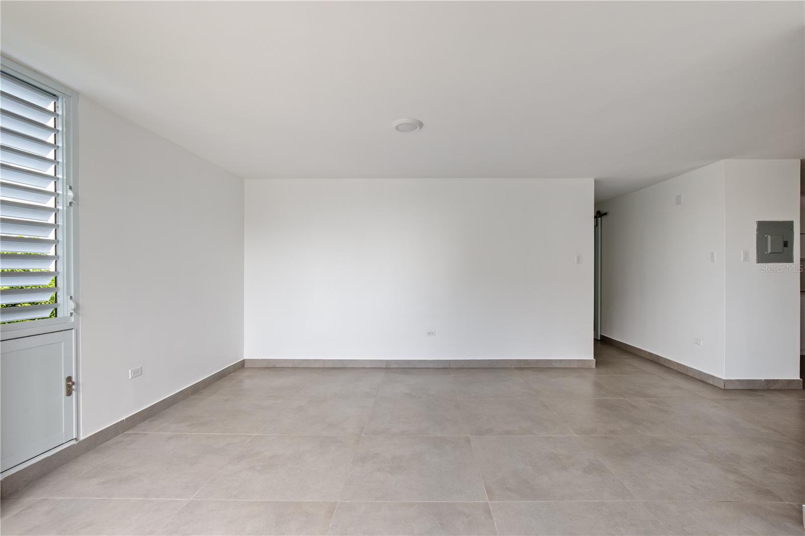 154 Taft #304 Property Photo 6
