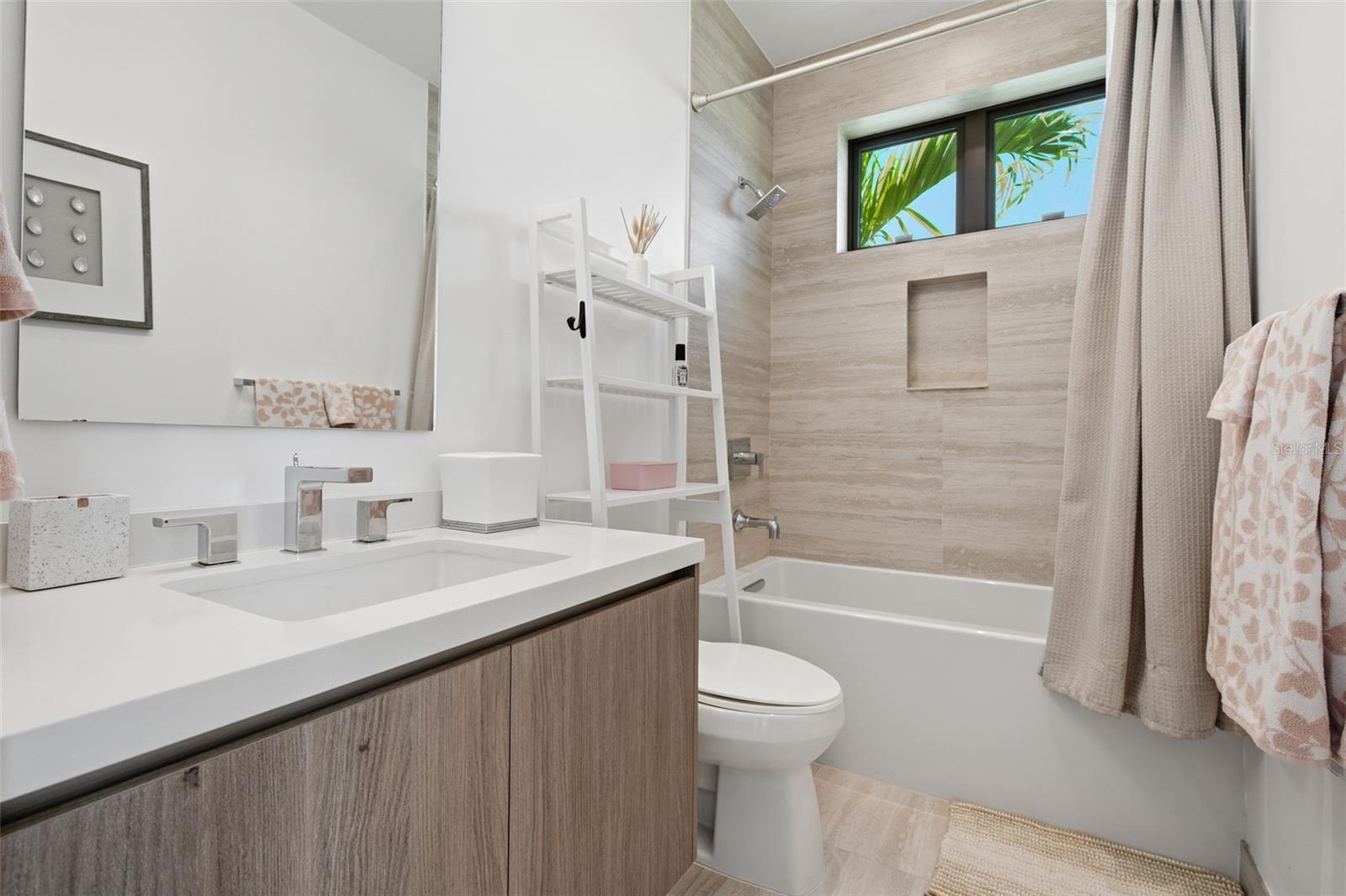17 The Enclave Property Photo 35