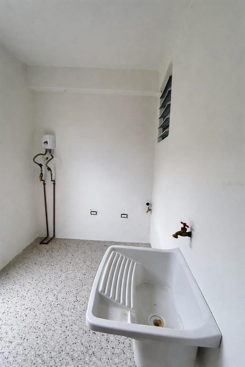 Manuel Fernandez Juncos #151 Property Photo 2