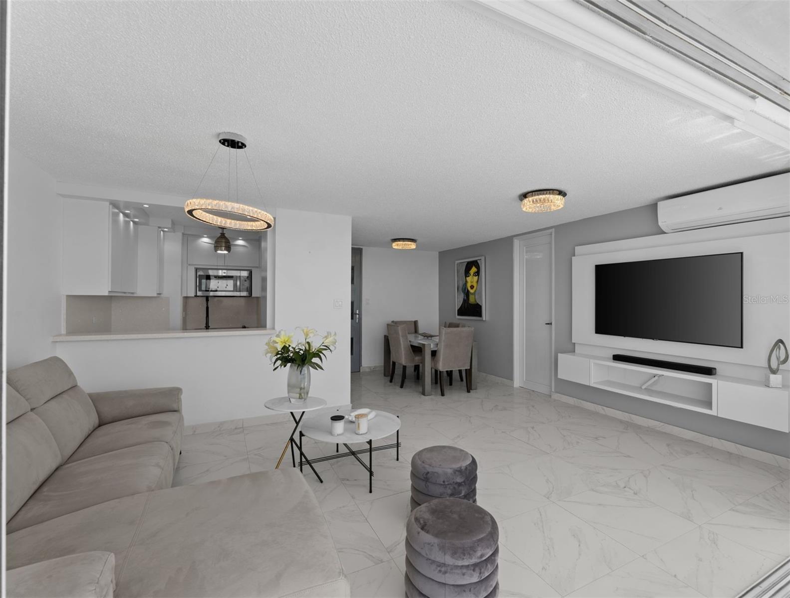 1035 Ashford Avenue #804 Property Photo 3