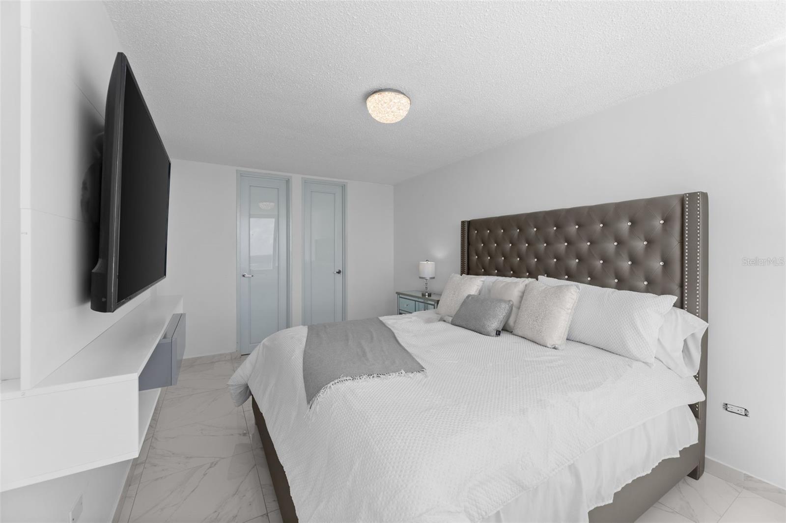 1035 Ashford Avenue #804 Property Photo 9