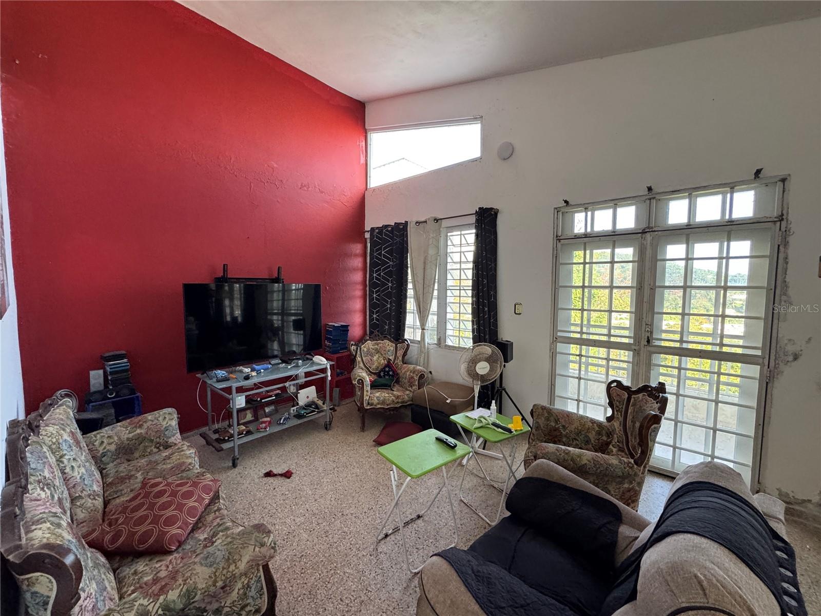 PR9123456 Property Photo 2