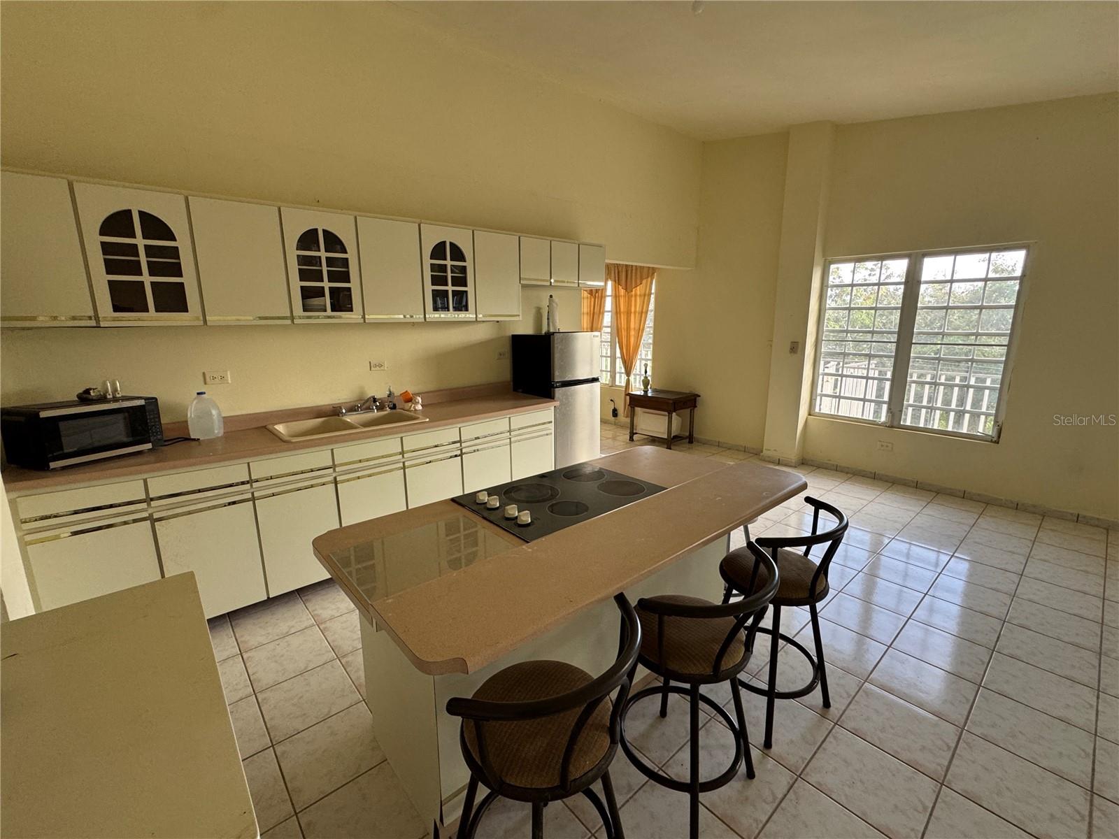 PR9123456 Property Photo 3