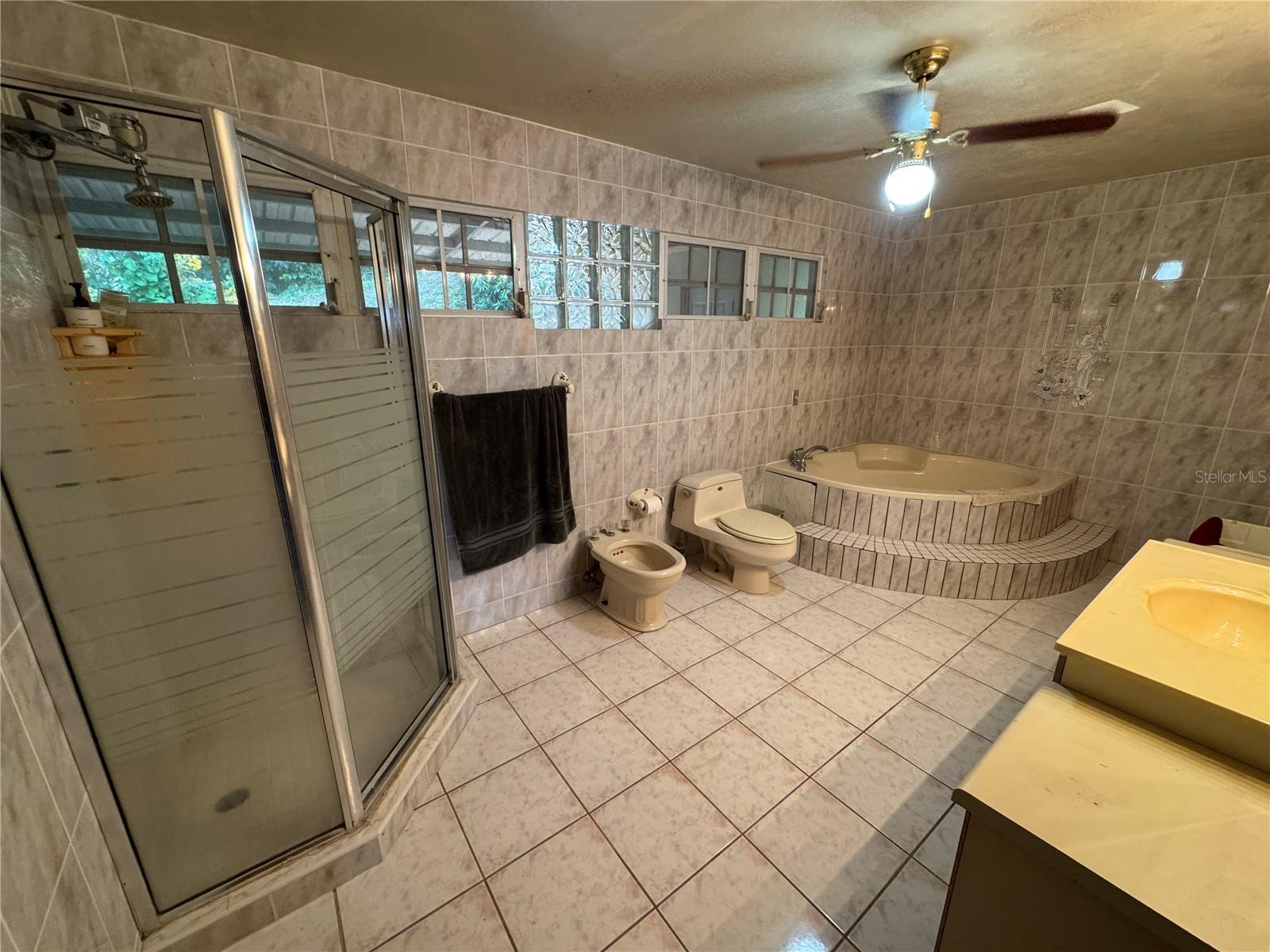 PR9123456 Property Photo 4