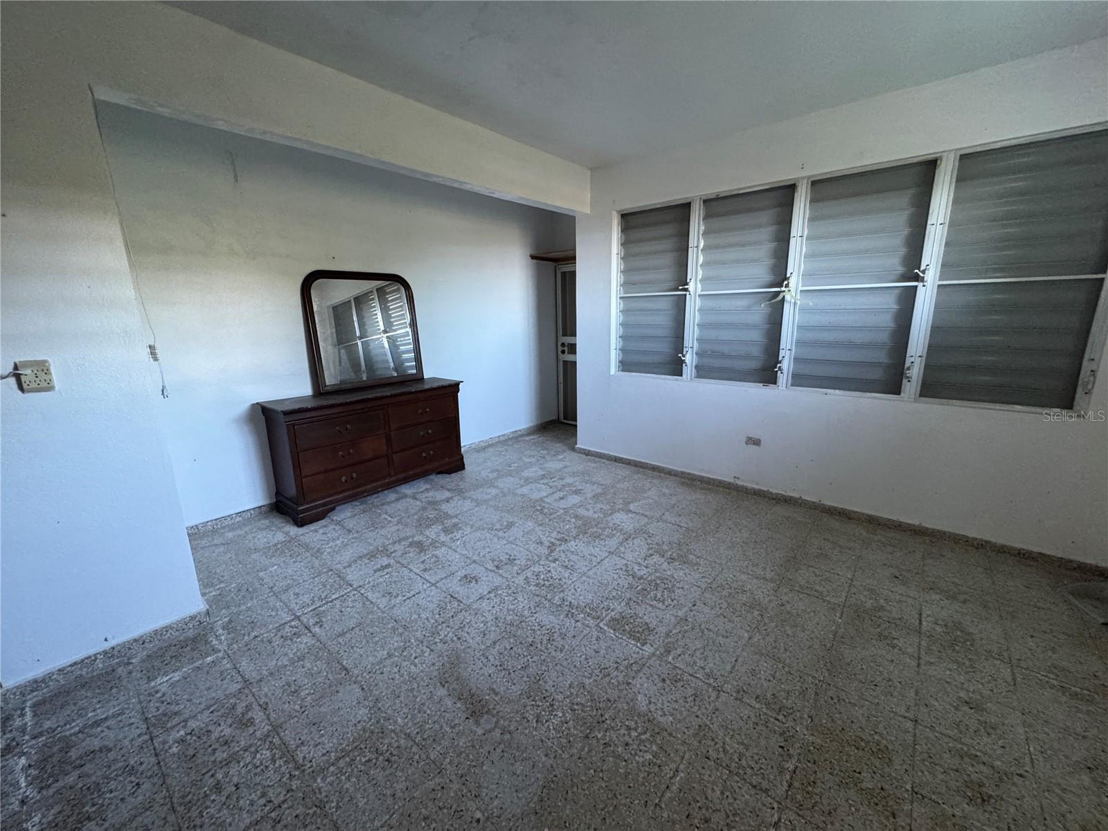 PR9123456 Property Photo 25