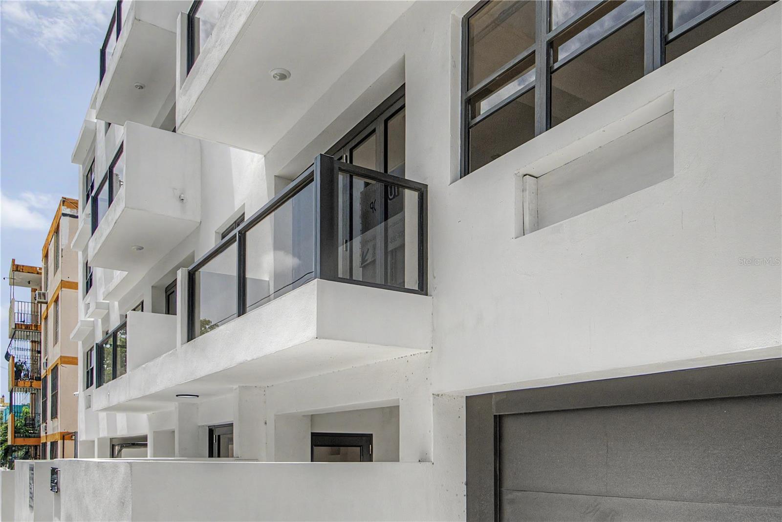 174 VILLAMIL #4B Property Photo 1