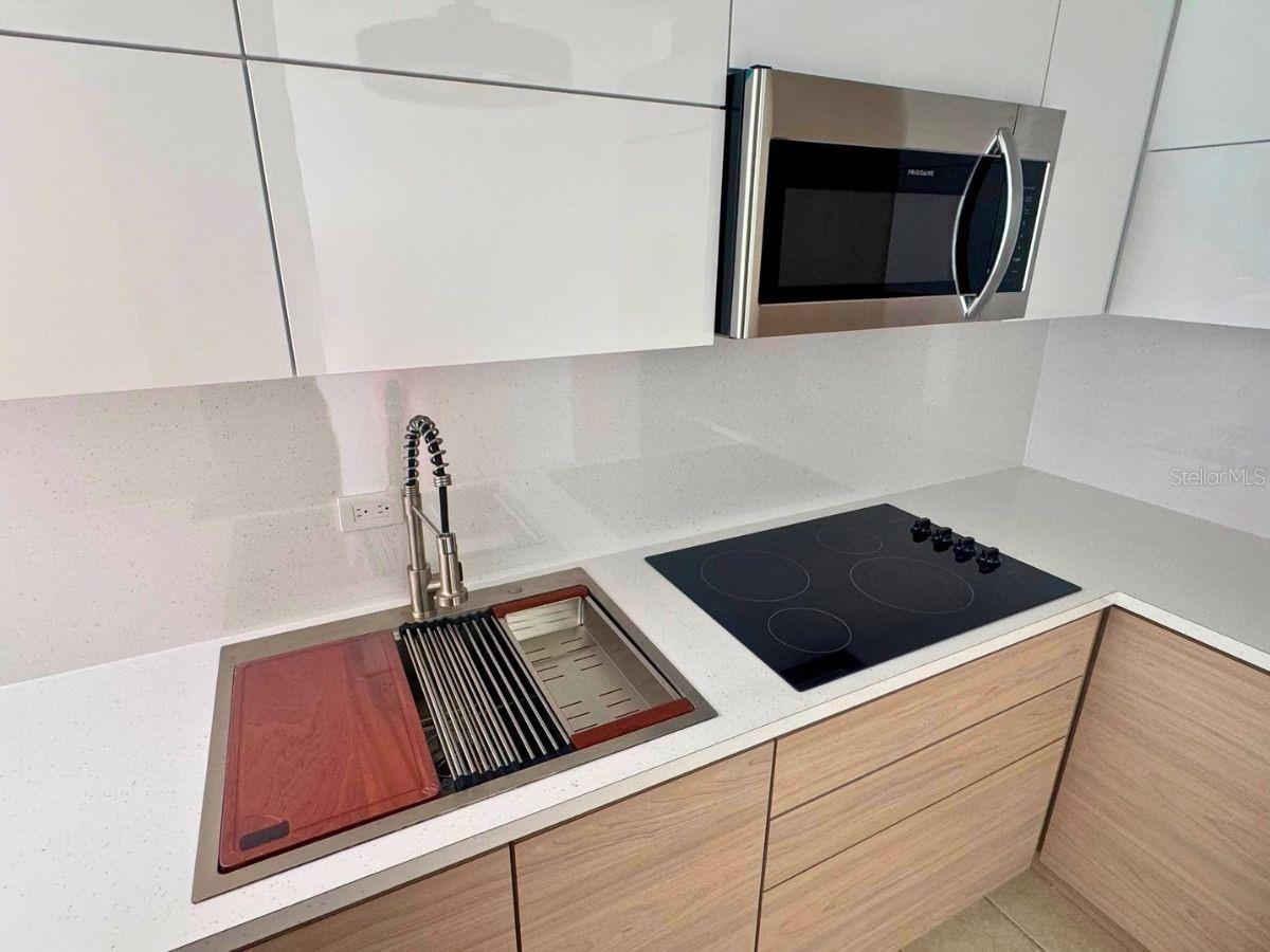 Cond Chalet De Las Palmas Edificio B #b-307 Property Photo 4