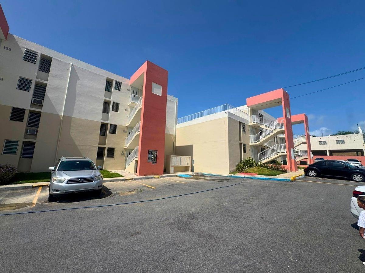 Cond Chalet De Las Palmas Edificio B #b-307 Property Photo 11