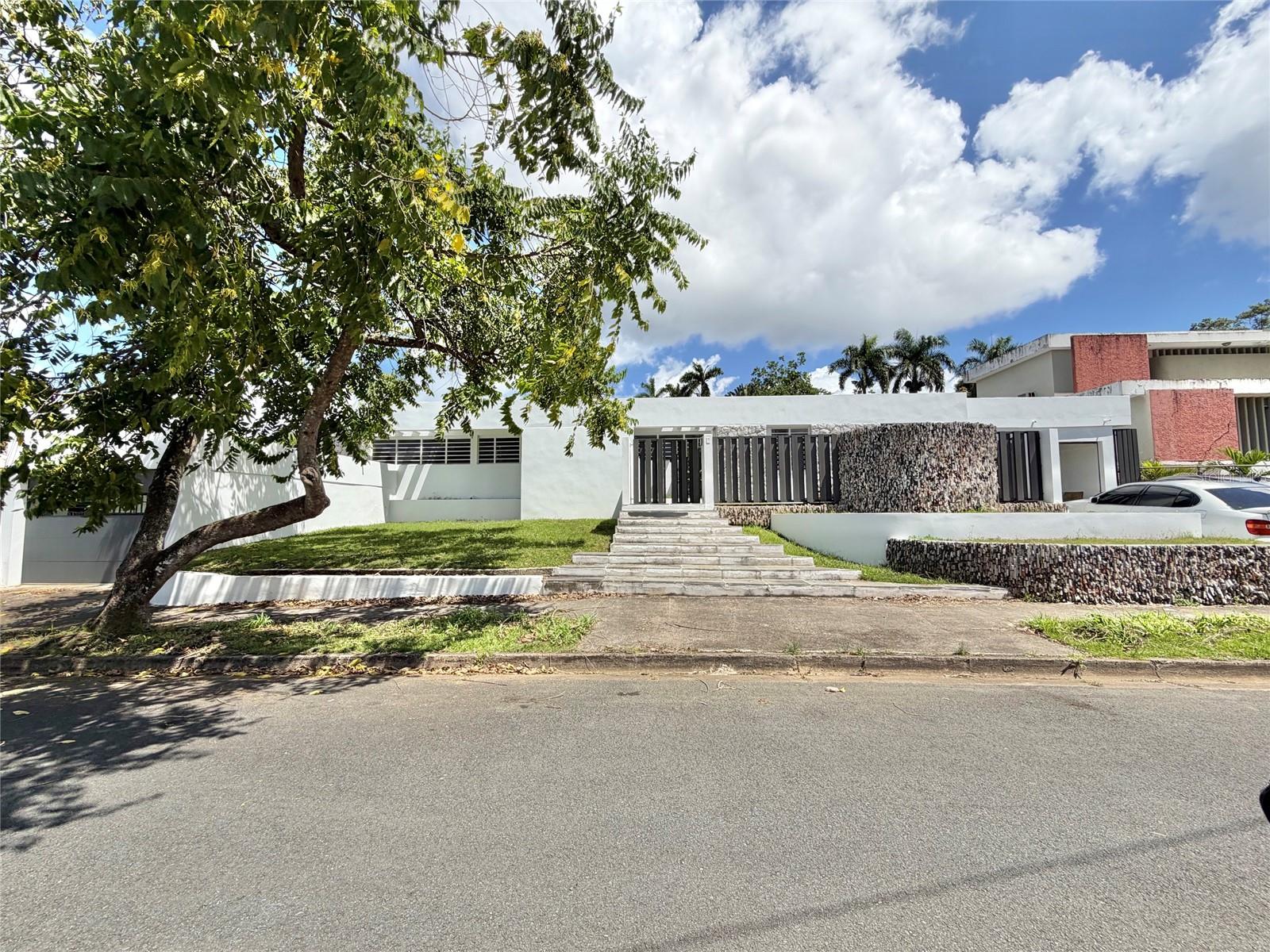 1709 Calle Lilas Property Photo 1