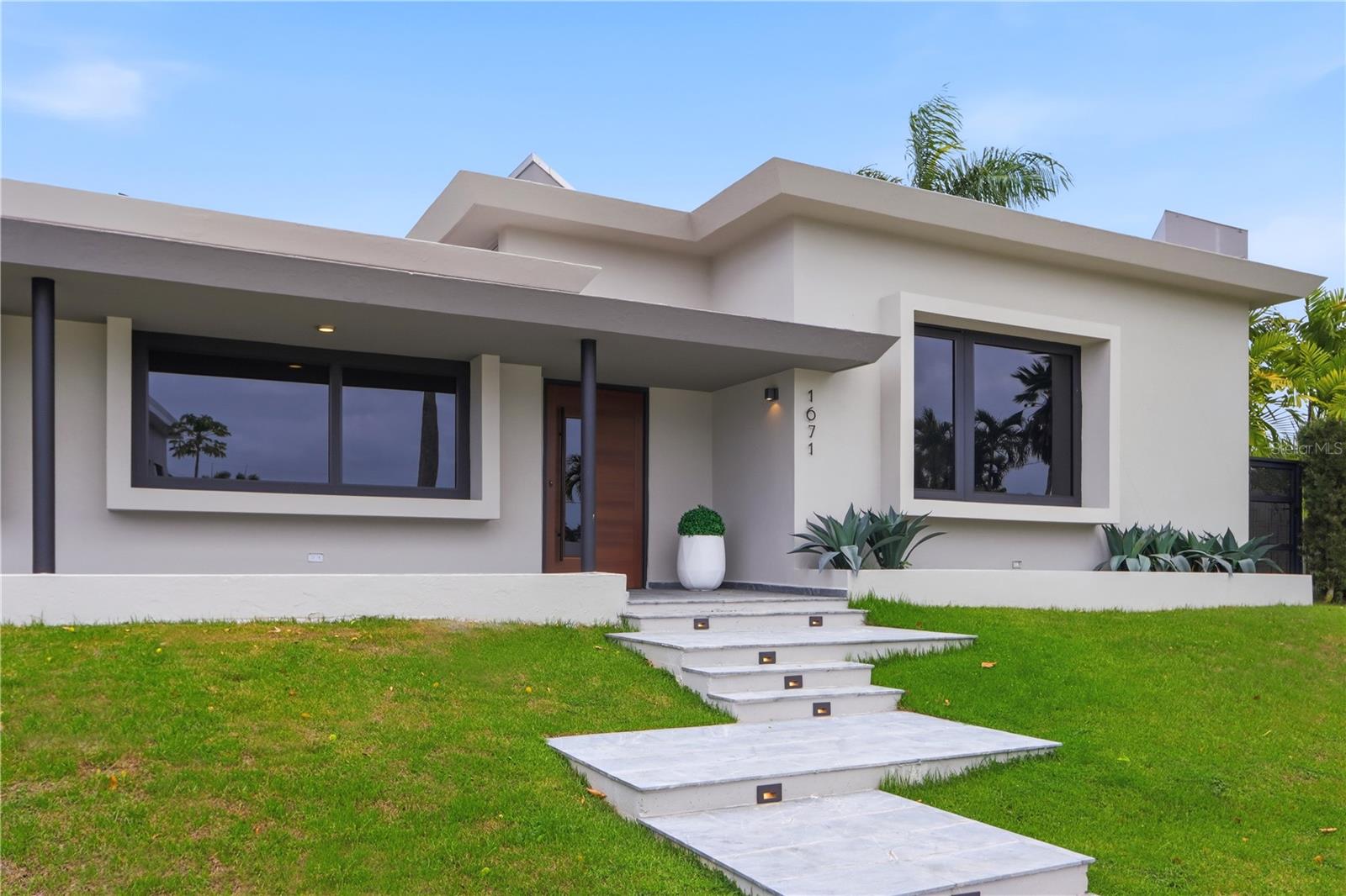1671 Geranio Property Photo 1