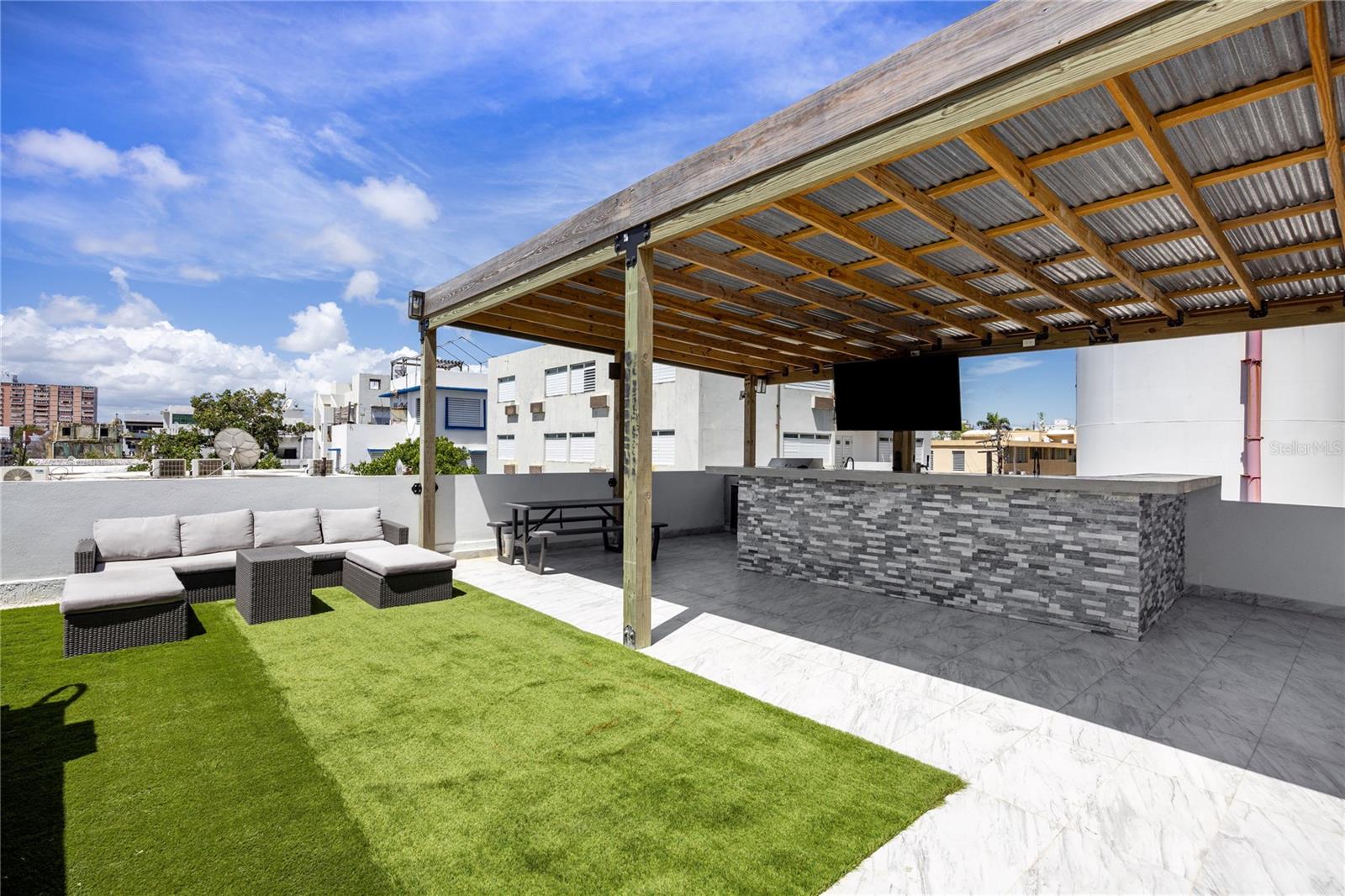 608 Ernesto Cerra St Property Photo 3