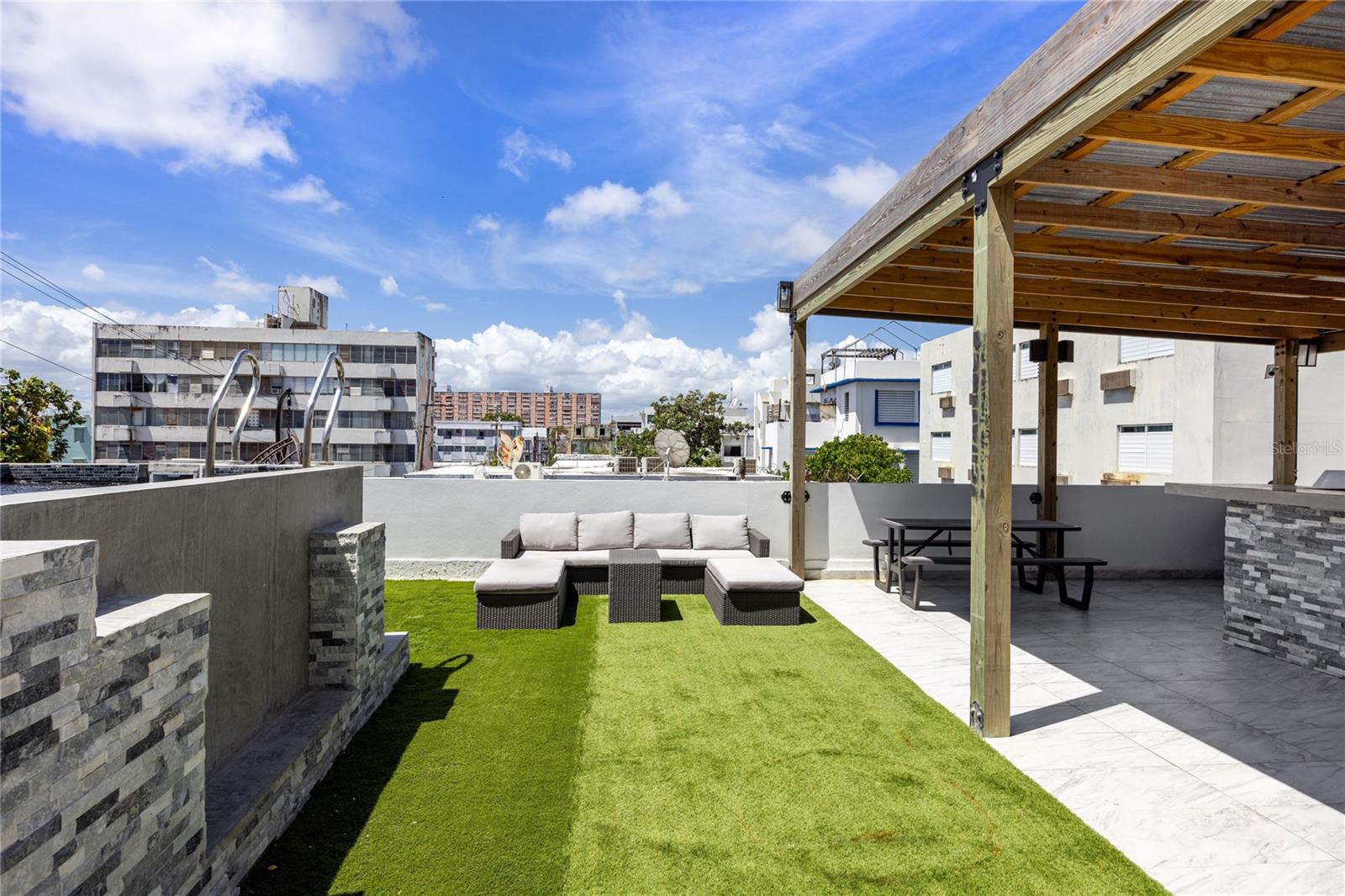 608 Ernesto Cerra St Property Photo 4