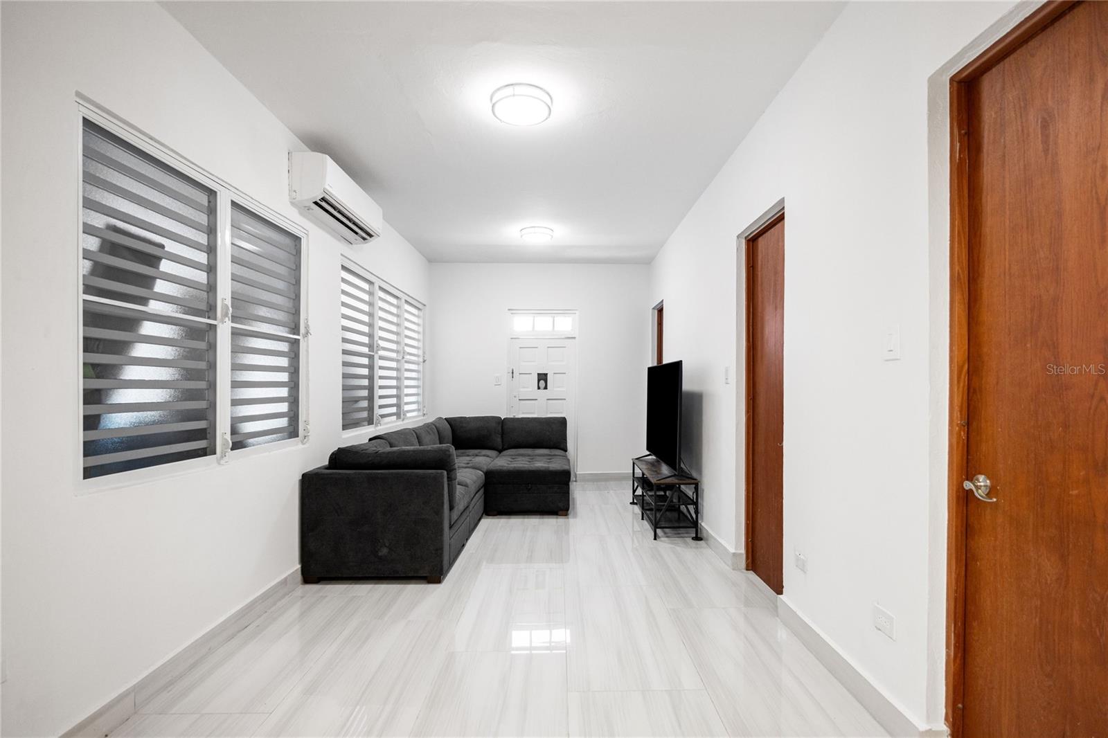 608 Ernesto Cerra St Property Photo 8