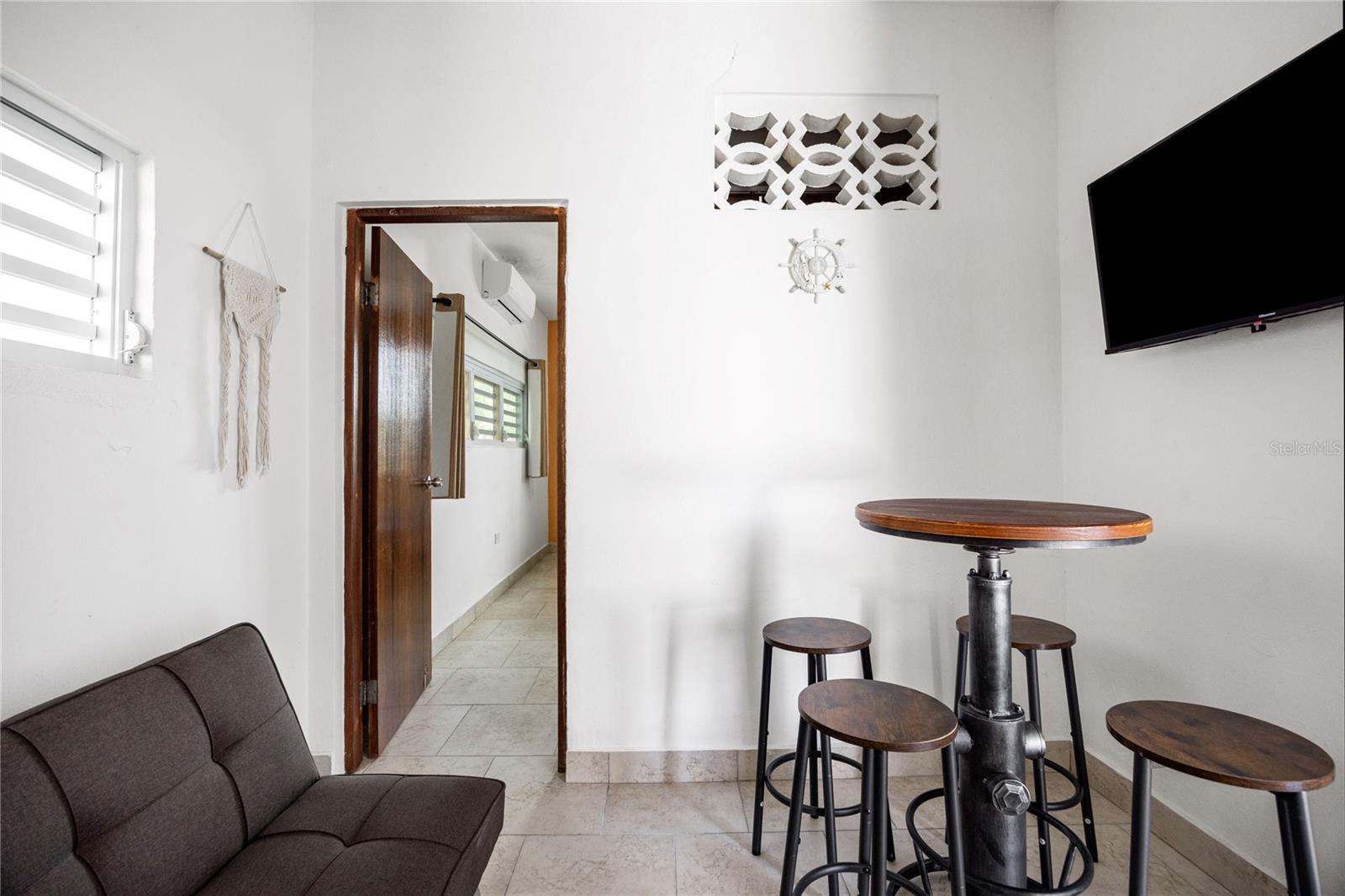608 Ernesto Cerra St Property Photo 22
