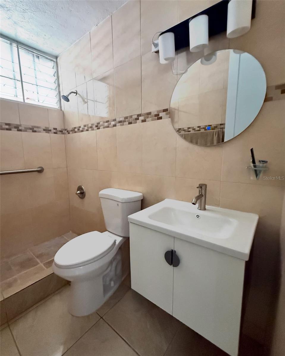 Calle 1 Urb. Las Brisas A2 Property Photo 9