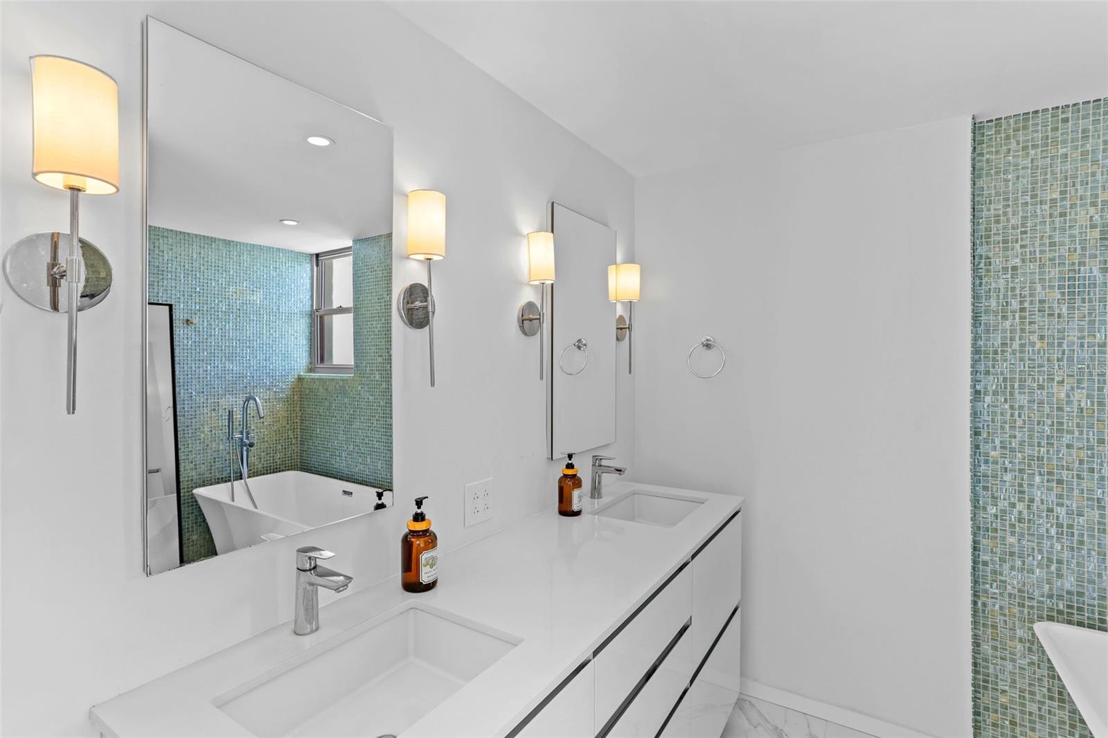 70 Kings Court #17c Property Photo 14