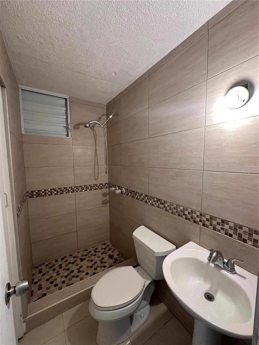 B-8 1 St Property Photo 7